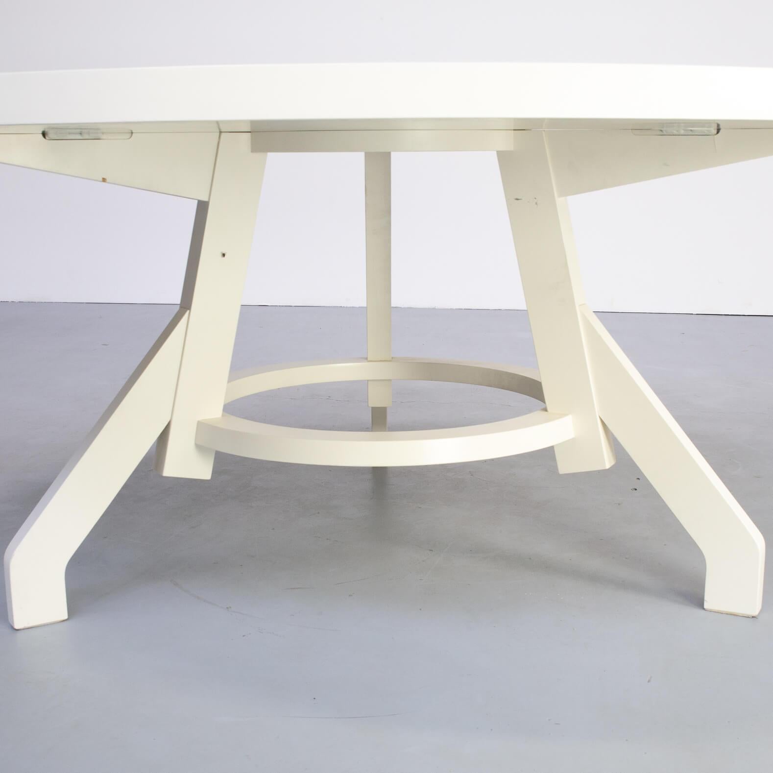 Lacquered Roderick VOS 'popov’ Round Dining Table for Linteloo For Sale