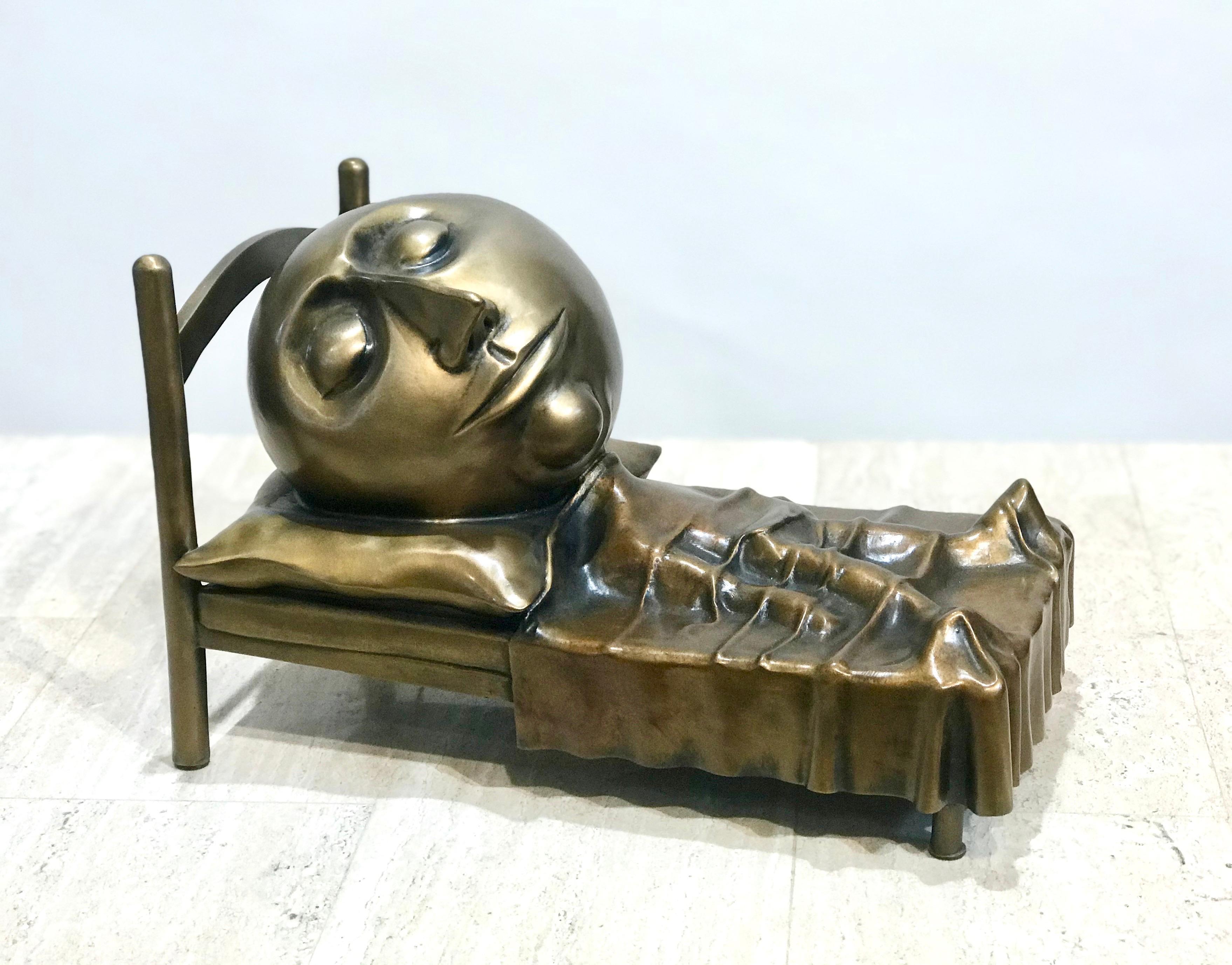 Slumber, scultura in bronzo di Rodger Jacobsen uomo magro che dorme nel letto con la testa grossa in vendita 2