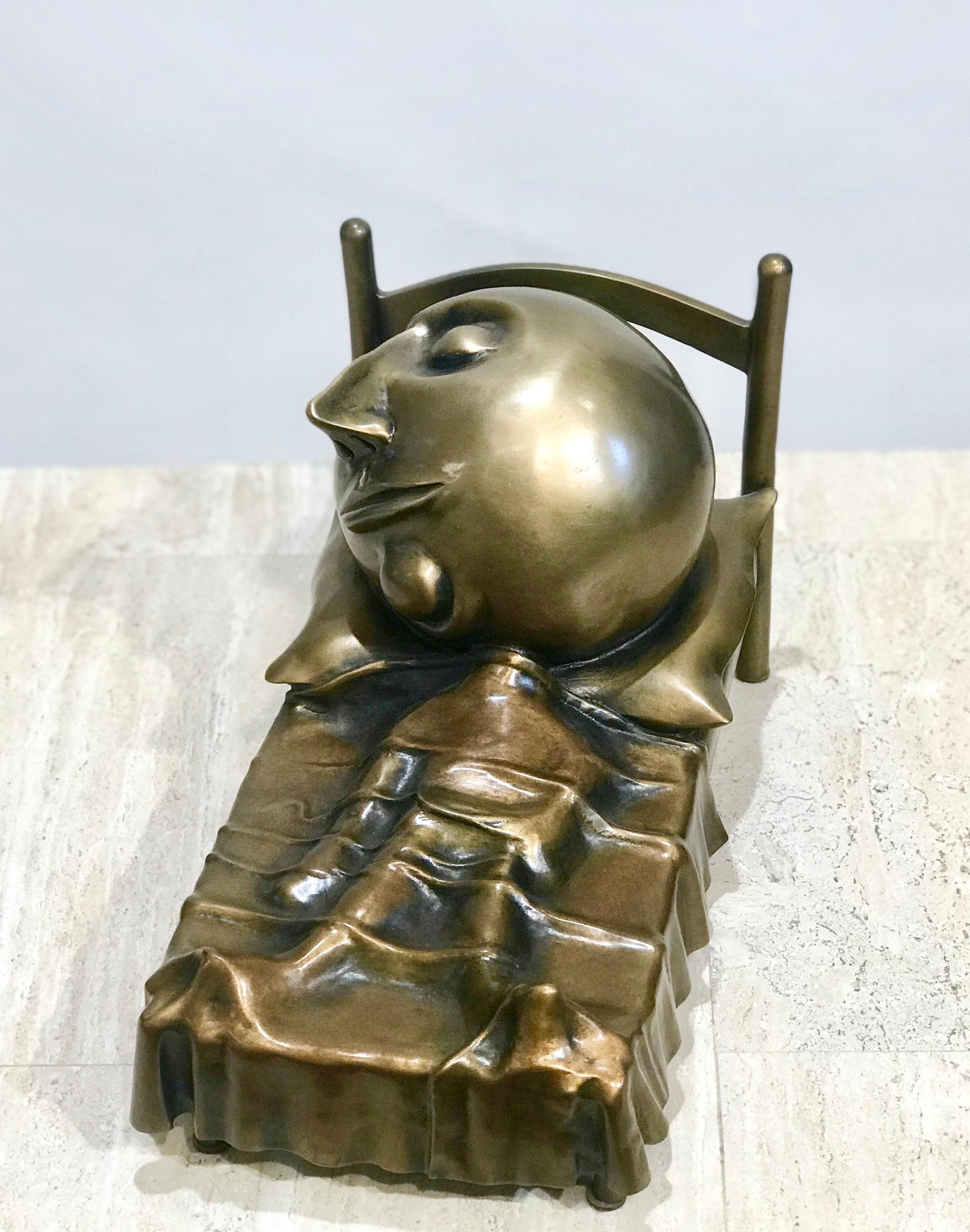 Slumber, scultura in bronzo di Rodger Jacobsen uomo magro che dorme nel letto con la testa grossa in vendita 5