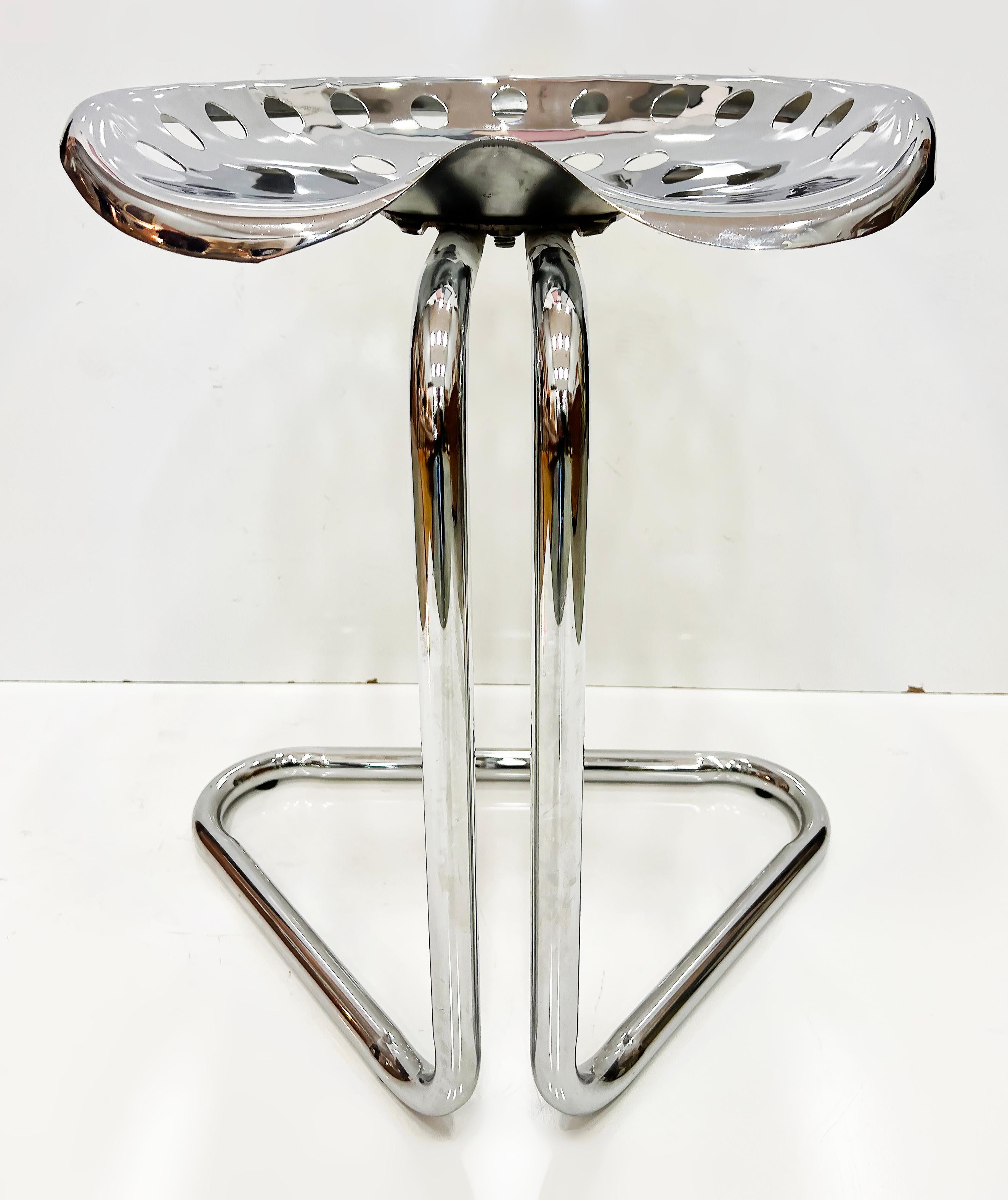 Rodney Kinsman Chrome Tractor Seat Counter Height Stools, Pair 

Offered for sale is a pair of chrome tractor seat counter height stools by Rodney Kinsman. The stools are created in an iconic Industrial design. Designed by British designer Rodney