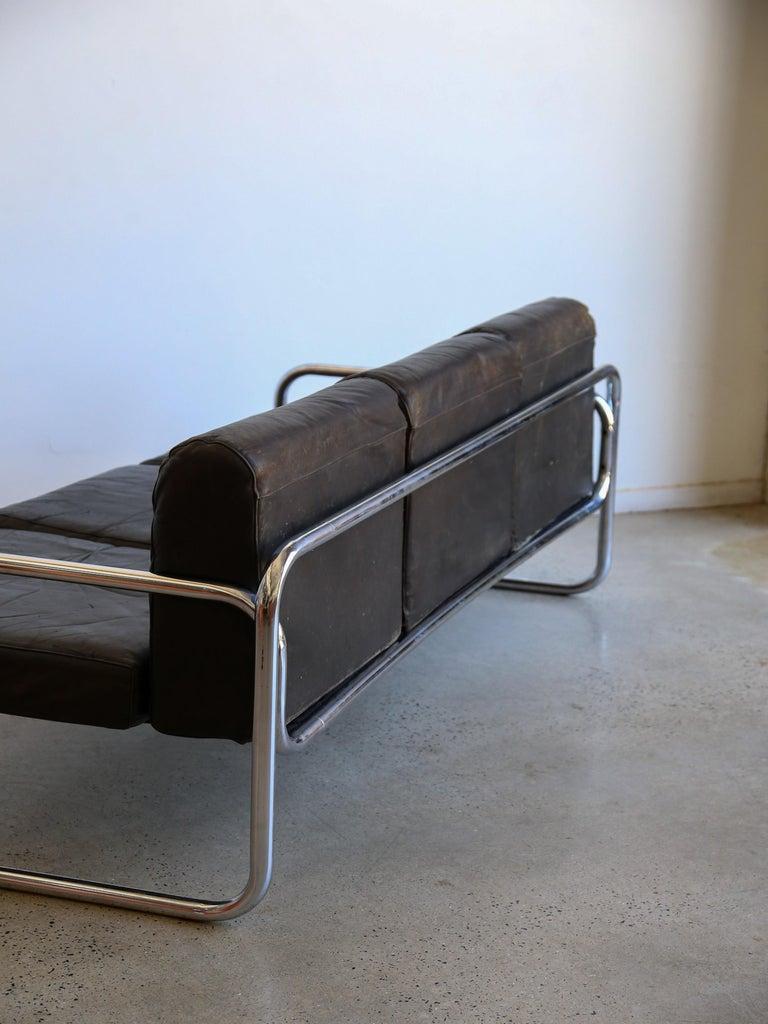 Rodney Kinsman for OMK Canapé trois places en cuir noir en vente 5
