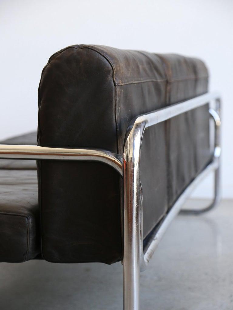 Rodney Kinsman for OMK Canapé trois places en cuir noir en vente 9