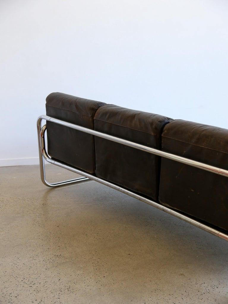 Rodney Kinsman for OMK Canapé trois places en cuir noir en vente 2