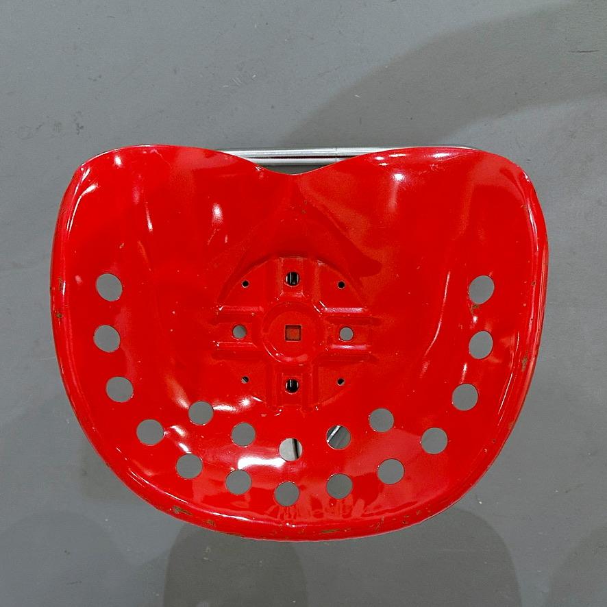 Rodney Kinsman Taburetes Tractor T7 Rojo para OMK, 1971 Esmalte en venta