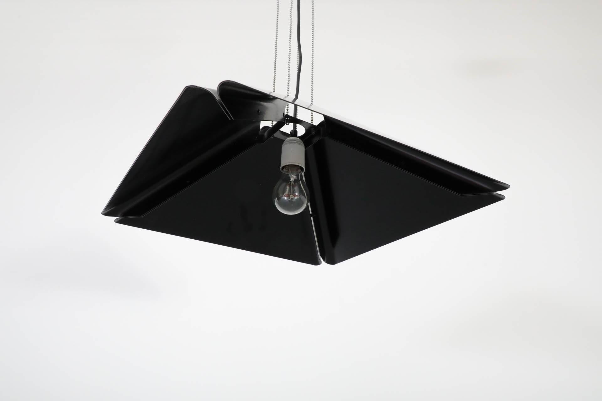 Ciondolo da soffitto in metallo smaltato nero in stile Rodney Kinsman in vendita 3