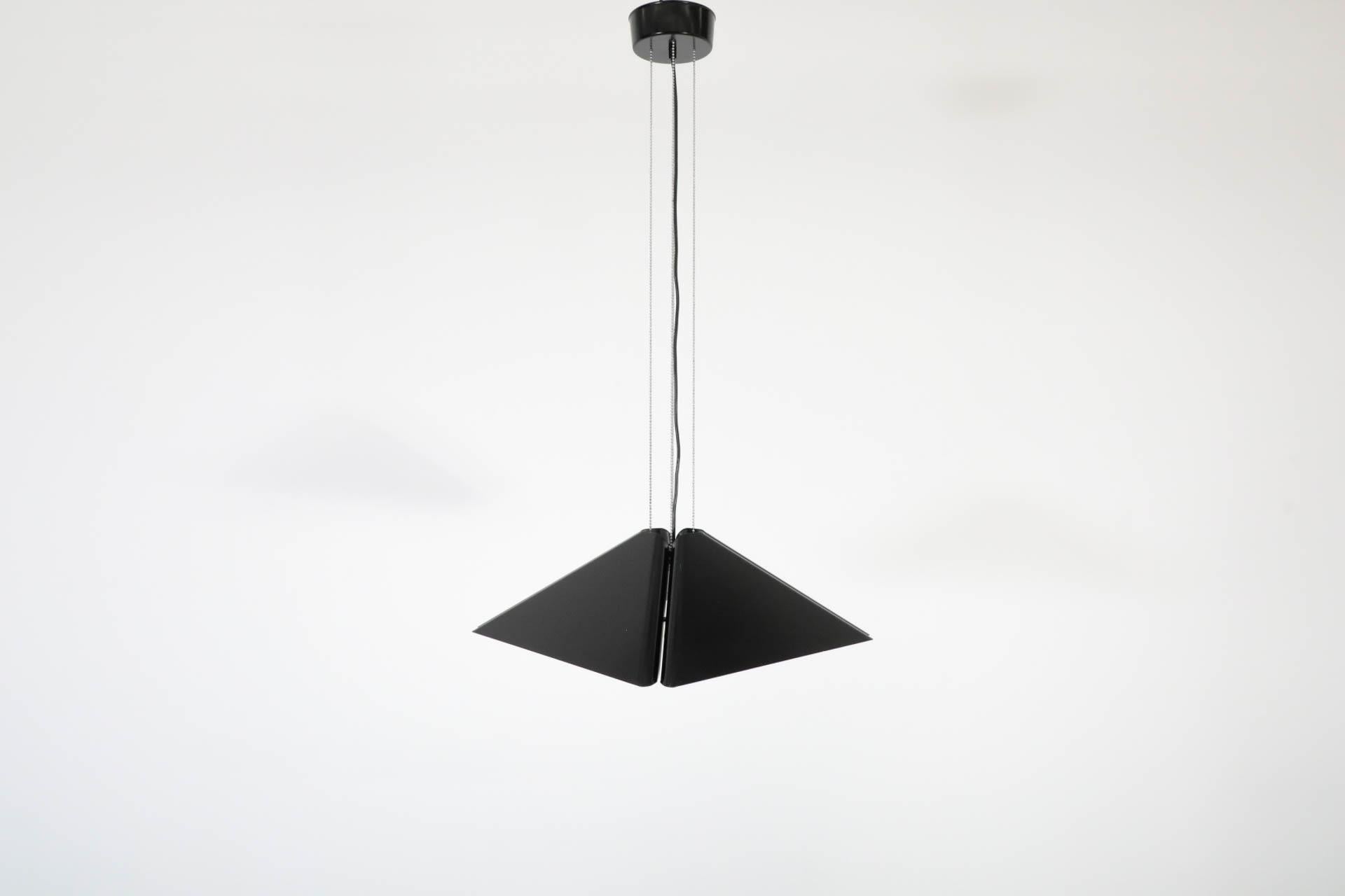 Ciondolo da soffitto in metallo smaltato nero in stile Rodney Kinsman in vendita 4