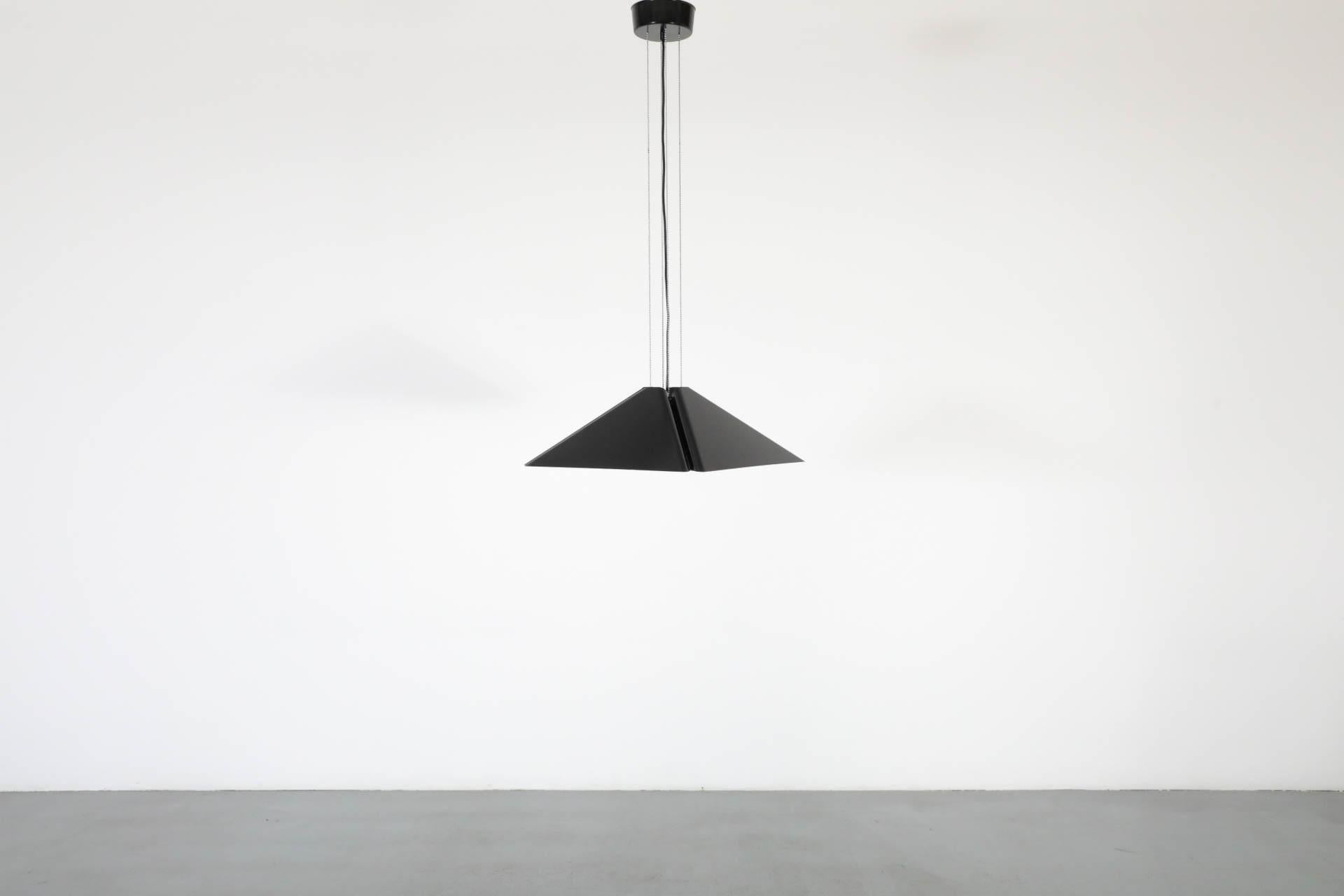 Minimalismo Ciondolo da soffitto in metallo smaltato nero in stile Rodney Kinsman in vendita