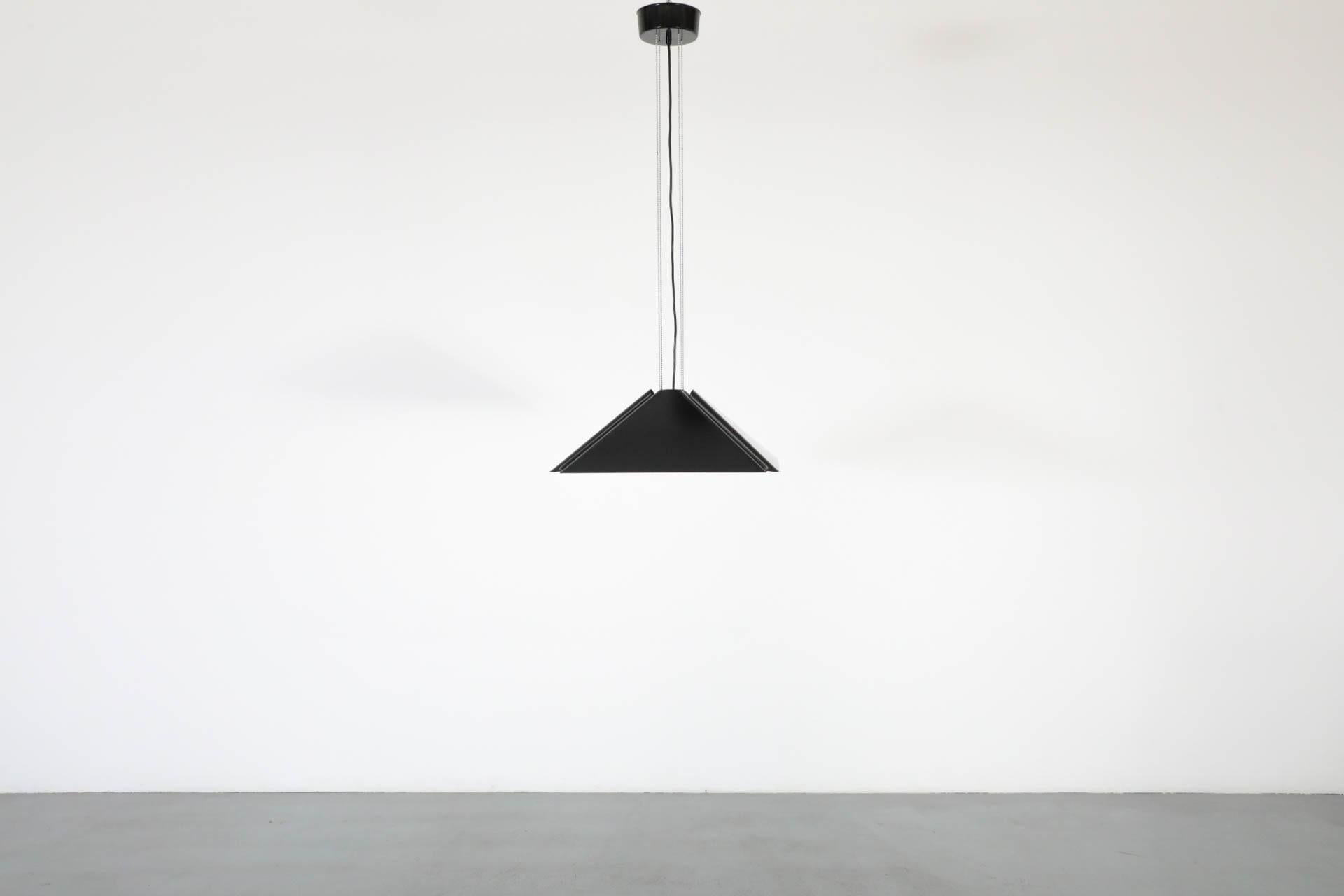 Olandese Ciondolo da soffitto in metallo smaltato nero in stile Rodney Kinsman in vendita
