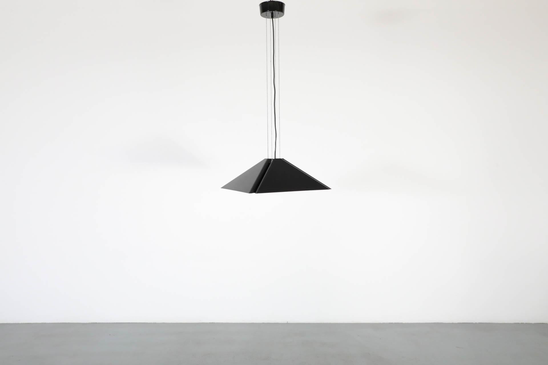Smaltato Ciondolo da soffitto in metallo smaltato nero in stile Rodney Kinsman in vendita