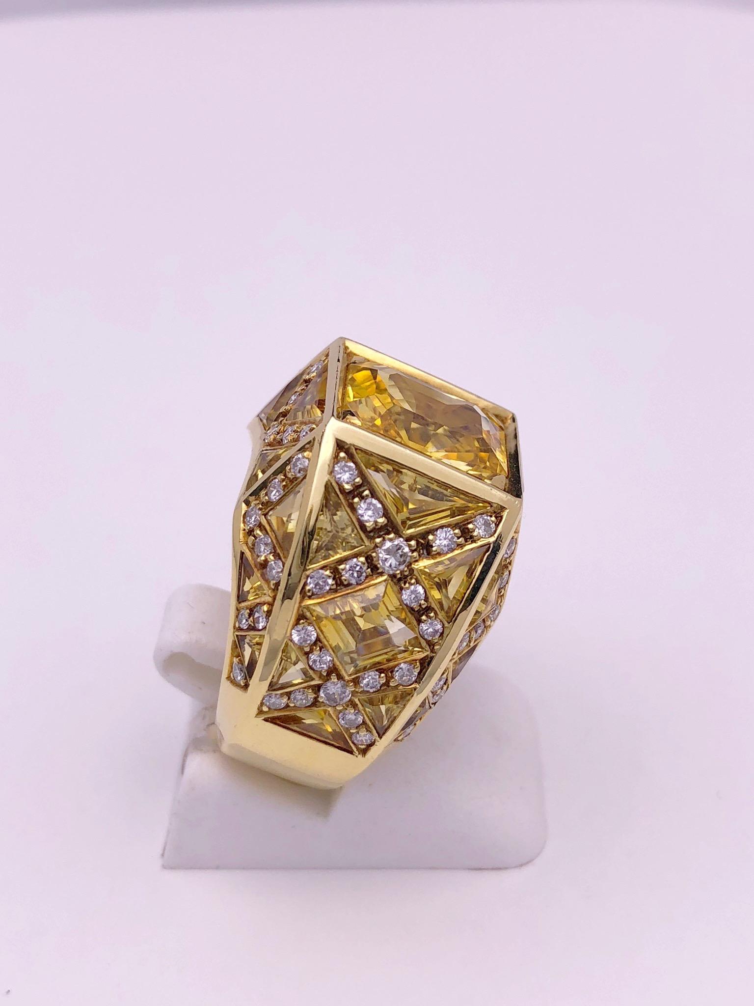Rodney Rayner: 18KT Goldring mit 9,27 Karat gelben Saphiren und 0,85 Karat Diamanten (Moderne) im Angebot