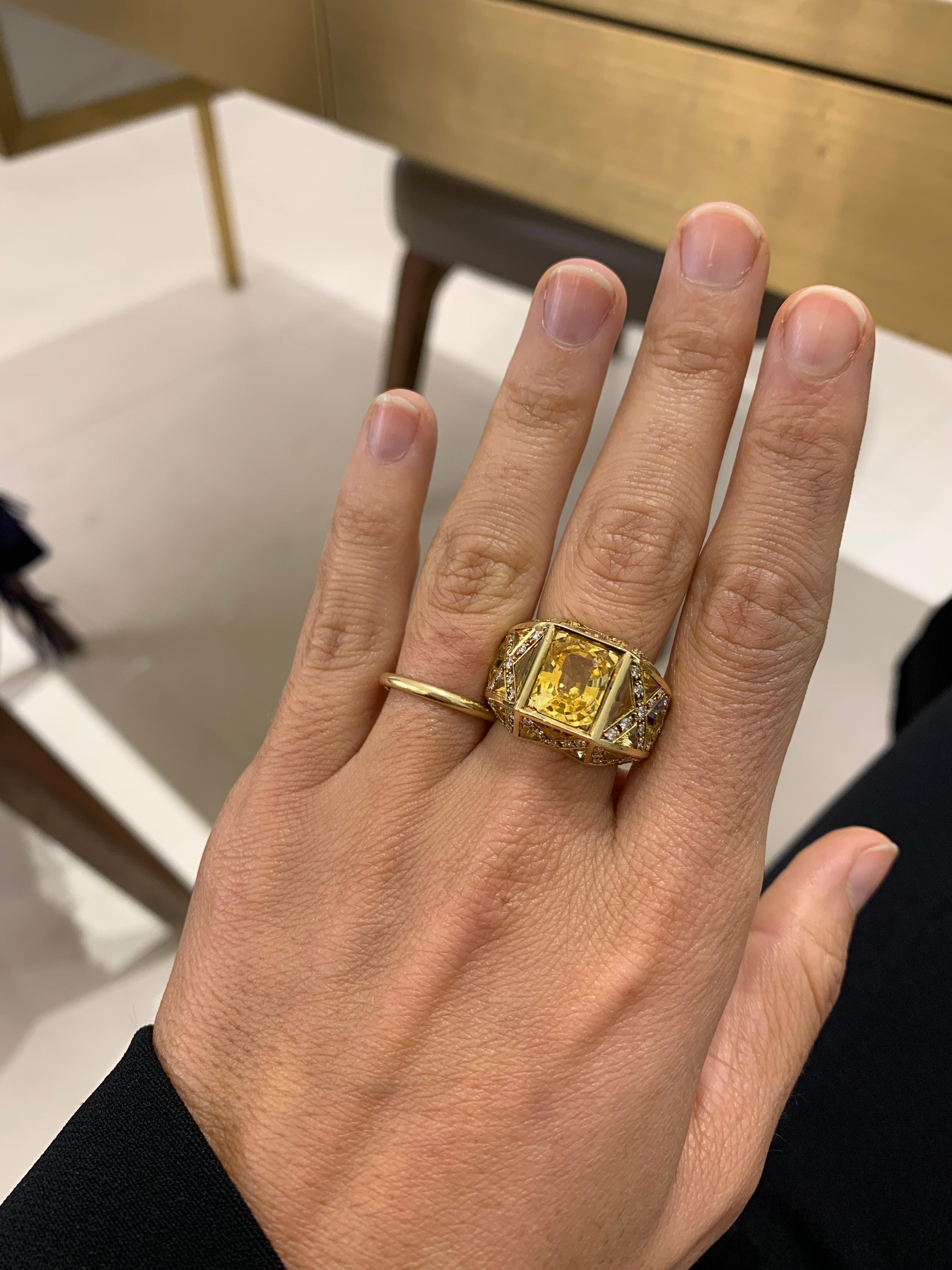 Women's or Men's Rodney Rayner 18KT Gold Ring 9.27 Carat Yellow Sapphires and .85 Carat Diamonds For Sale