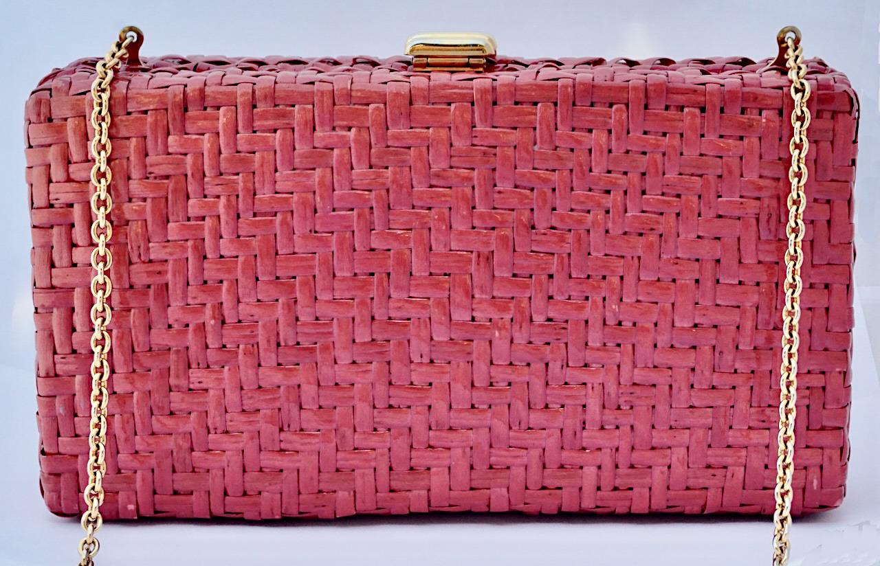 Stylish Rodo glazed pink wicker shoulder bag, featuring a lovely gold plated clasp and long cable chain strap. Measuring width 21.7 cm / 8.5 inches at the base, height 11.8 cm / 4.6 inches, depth 4.7 cm / 1.8 inches, and with a strap drop of 50 cm /