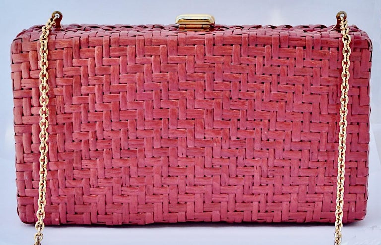 Stylish Rodo glazed pink wicker shoulder bag, featuring a lovely gold plated clasp and long cable chain strap. Measuring width 21.7 cm / 8.5 inches at the base, height 11.8 cm / 4.6 inches, depth 4.7 cm / 1.8 inches, and with a strap drop of 50 cm /