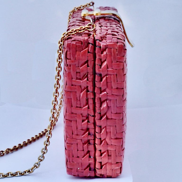 Rodo Italian Glazed Pink Wicker Shoulder Bag with Gold Plated Fittings In Good Condition For Sale In London, GB