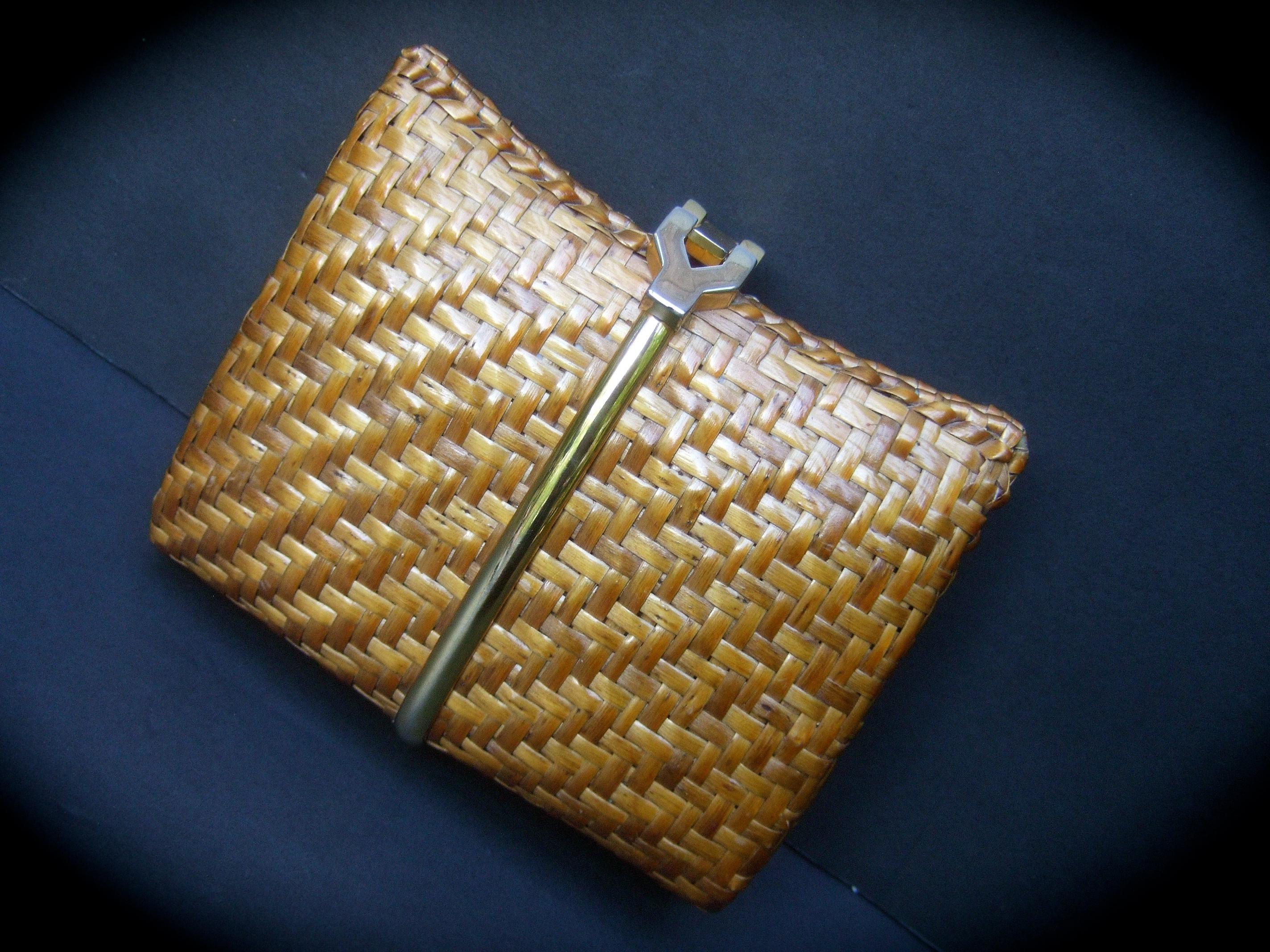 Rodo Italy Chic Woven Wicker Rattan Clutch Bag c 1980 In Good Condition For Sale In University City, MO