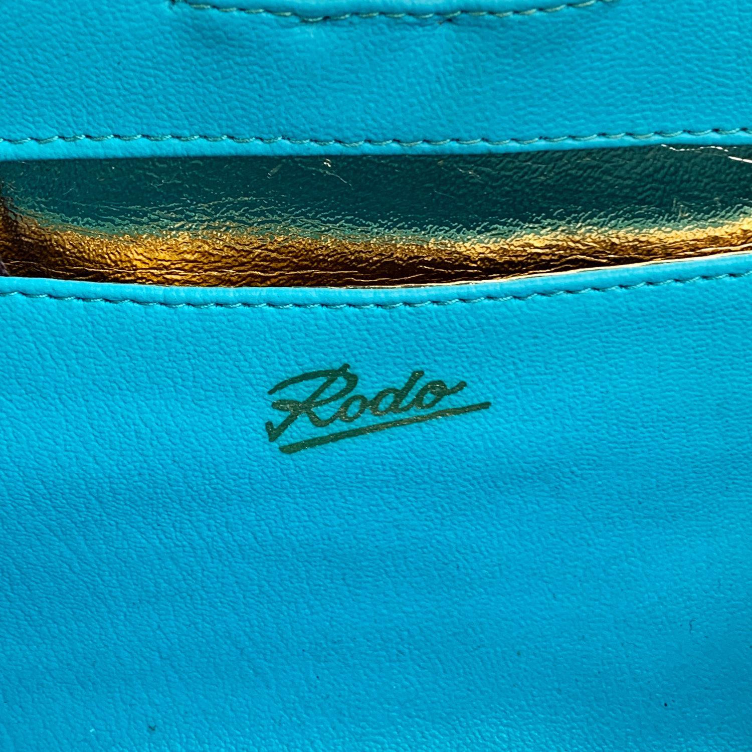 Beautiful vintage Rodo clutch bag. The bag is crafted in green wicker. Gold metal clousre on top. Turquoise satin lining. 1 side open pocket inside. 'Rodo' signature embossed inside.







Details

MATERIAL: Leather

COLOR: Green

MODEL: