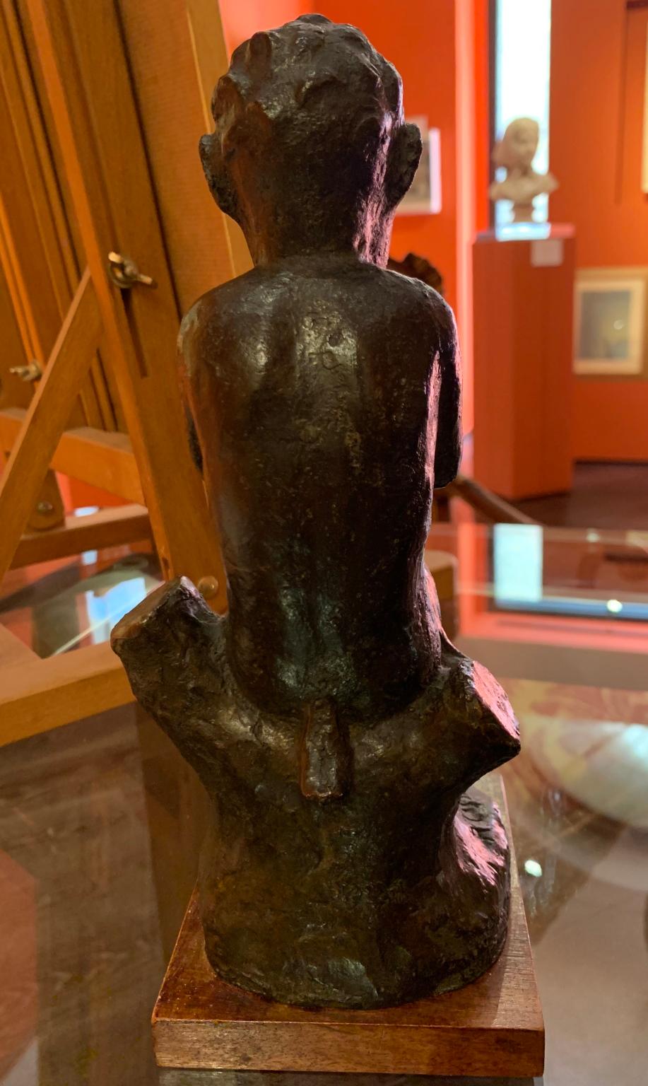 The small bronze depicts a small seated faun, immortalized while playing a wind instrument as can be clearly seen by the puffy cheeks. is signed at the base R. Castagnino and is from a ceramic prototype modeled in a manufactory in Albissola,