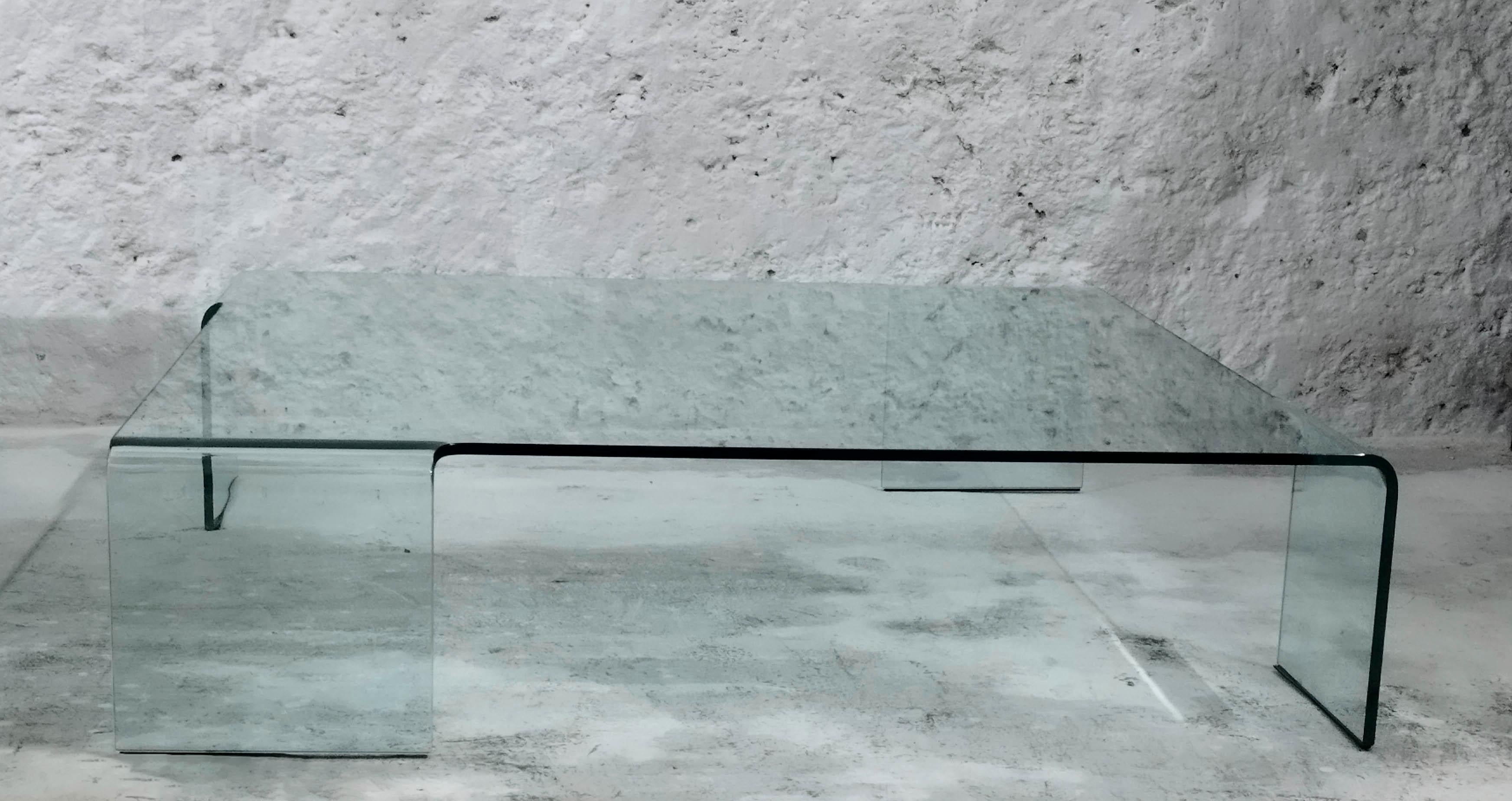 Rodolfo Dordoni has designed several pieces of furniture for FIAM, including Neutra, the low table in curved glass.
Architect and designer Rodolfo Dordoni was born in 1954 in Milan, where he graduated in architecture in 1979.
His expertise in design