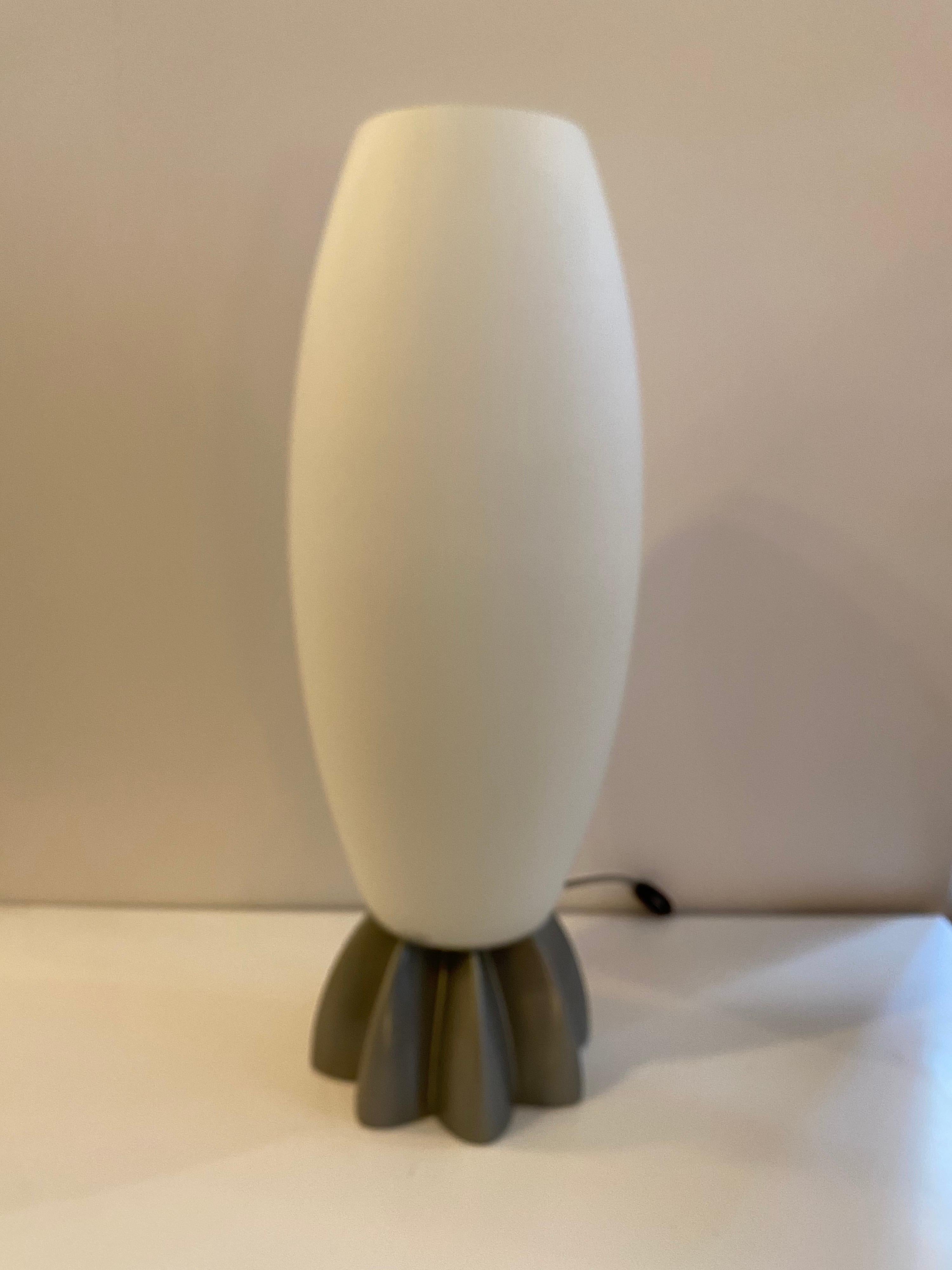 Rodolfo Dordoni for Foscarini murano glass table lamp. Very nice condition, painted silver base with a frosted murano glass shade. Nice size and glow when illuminated!