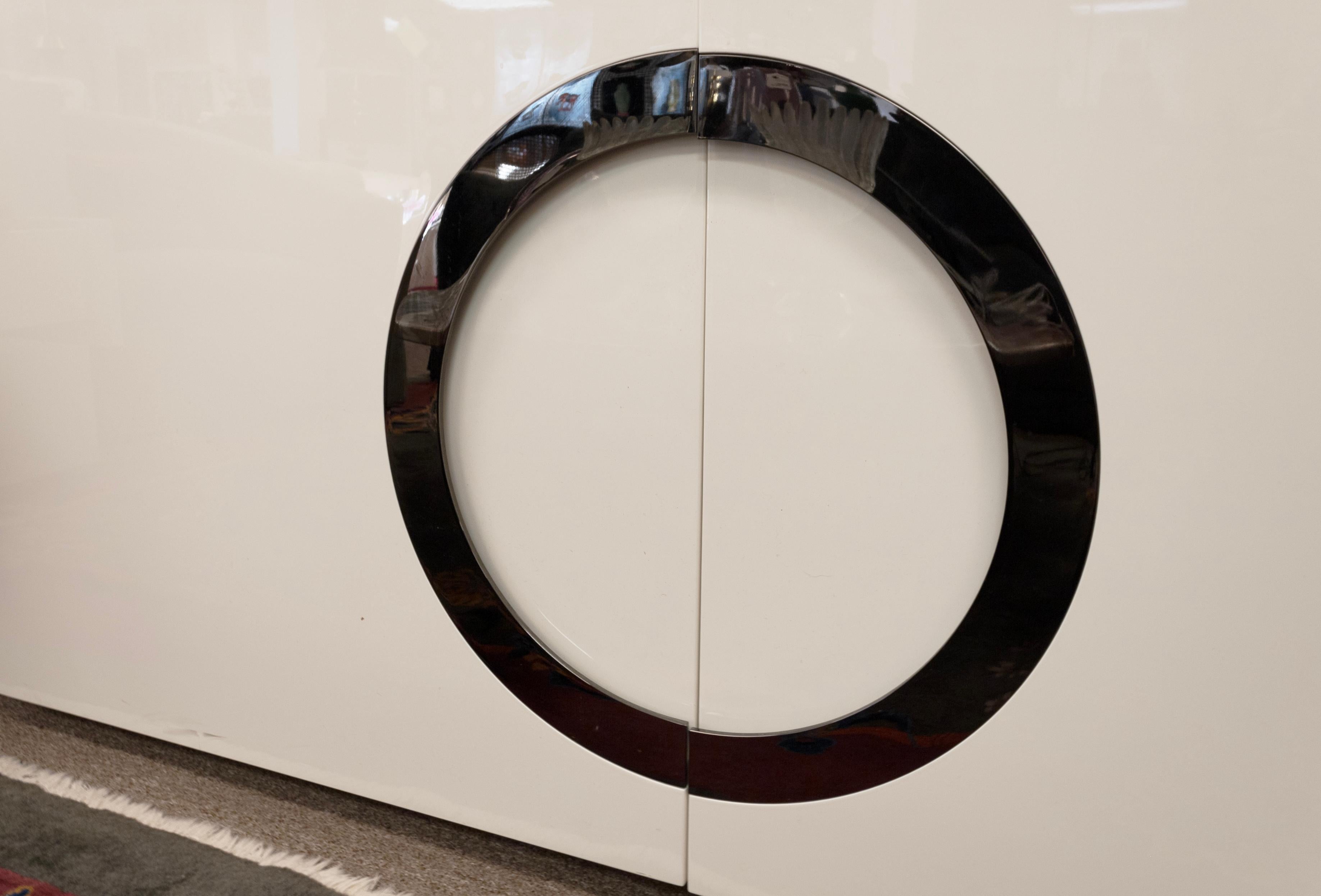 20th Century Rodolfo Dordoni for Minotti Archipenko White Lacquer and Chrome Credenza Cabinet