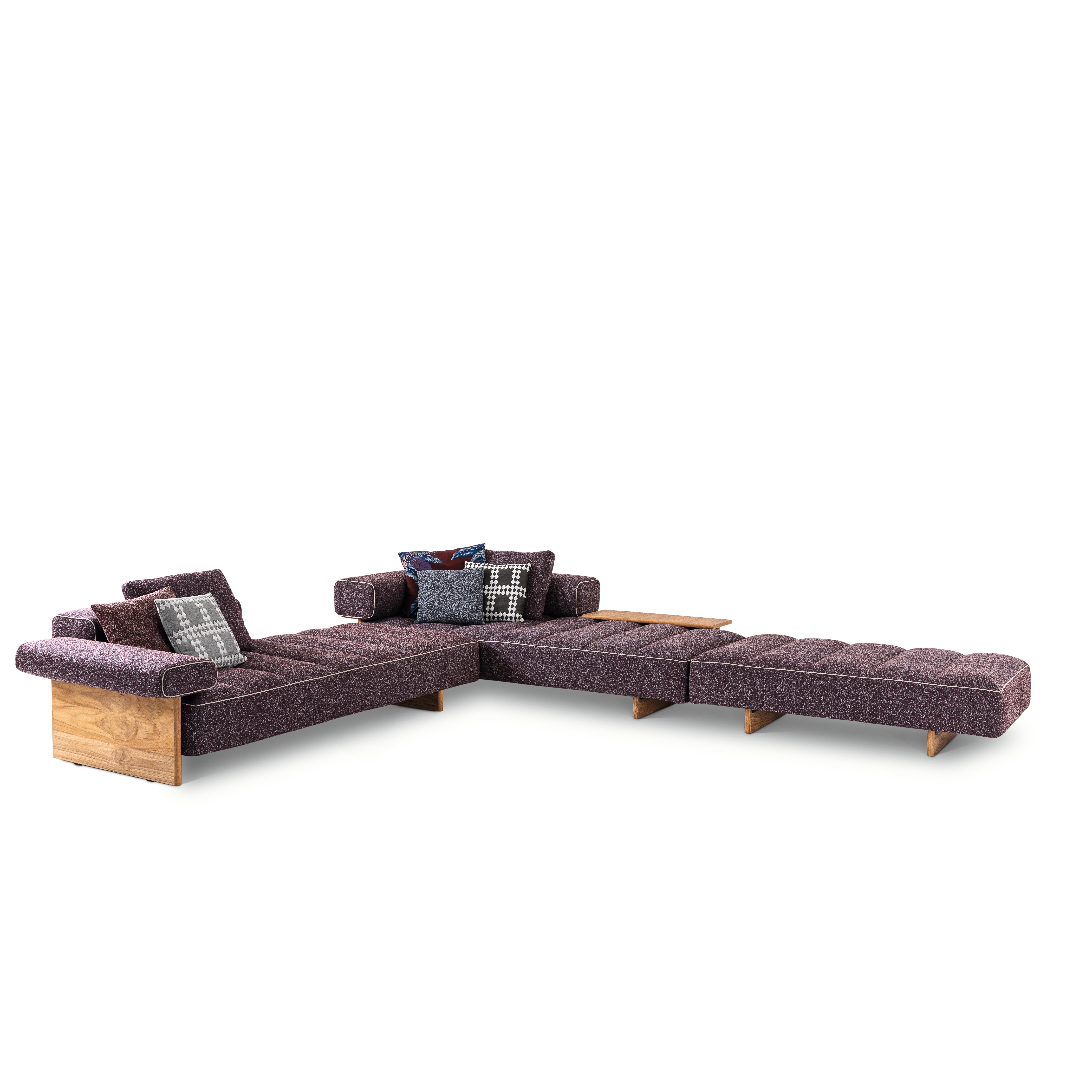 Sofa entworfen von Rodolfo Dordoni im Jahr 2020. Hergestellt von Cassina in Italien.

Inspiriert vom Geist der Badeorte der 1950er Jahre, ist Sail Out ein modulares Sofa für den Außenbereich, das dank der einzelnen Bänder mit herausnehmbarer