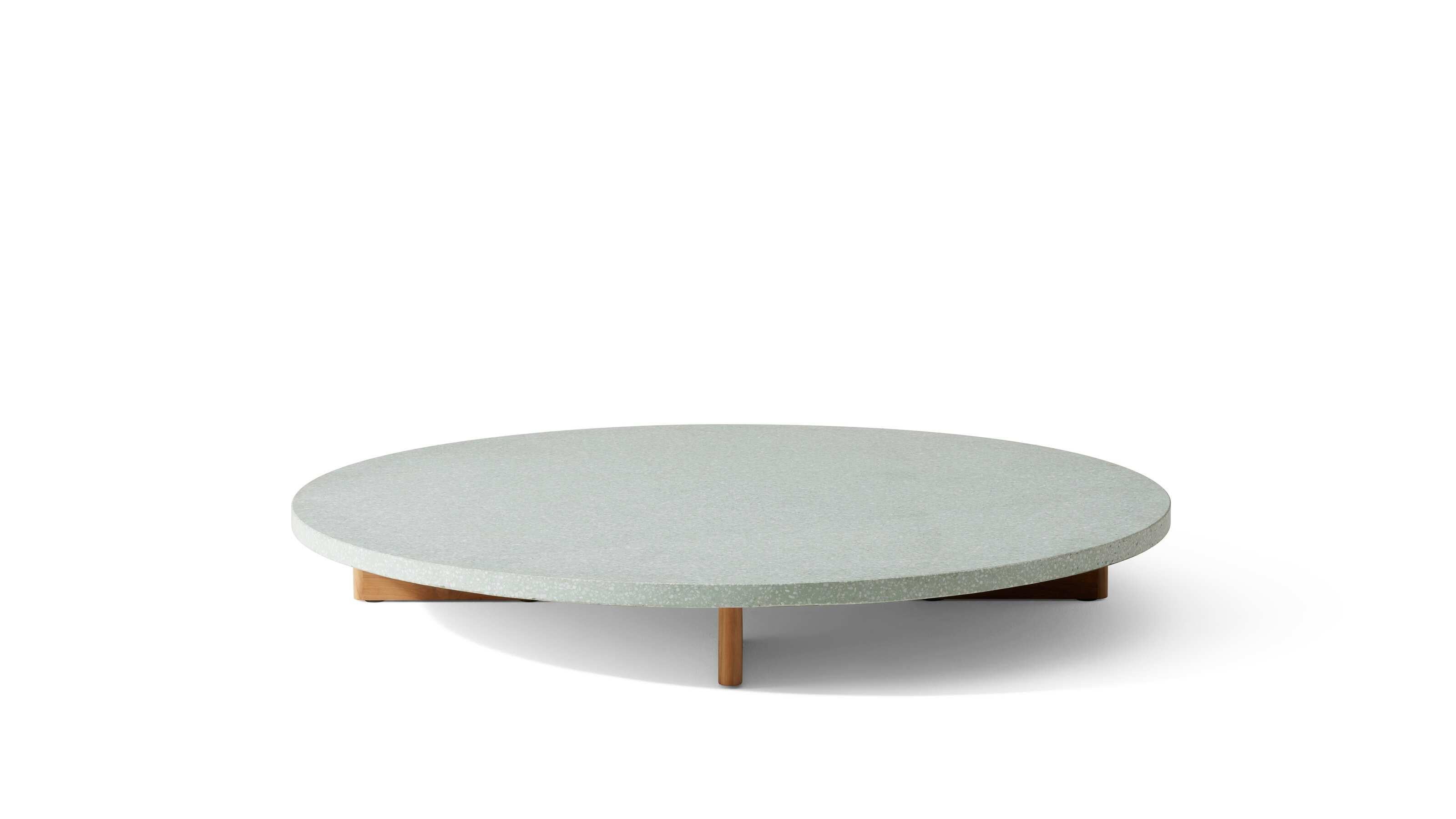 Rodolfo Dordoni Sail Out Table pour Cassina

La table d'appoint d'extérieur de la collection Sail Out conçue par Rodolfo Dordoni est disponible avec un plateau en terrazzo ou en ciment et repose sur des pieds en teck massif.

Un canapé sectionnel