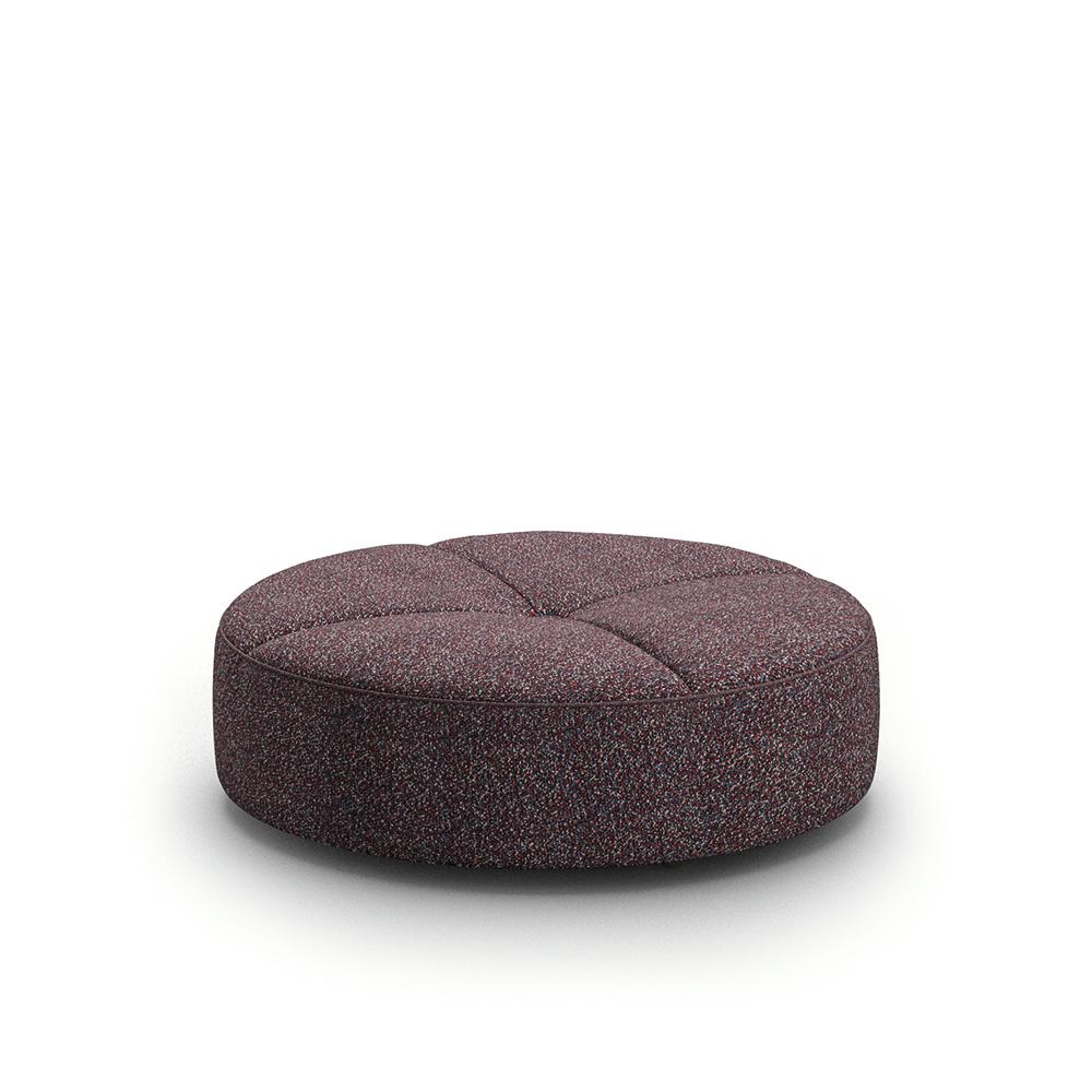 Ottomana disegnata da Rodolfo Dordoni nel 2020. Prodotto da Cassina in Italia.

Pouf rotondo della collezione Sail Out Outdoor, in due dimensioni, composto da segmenti che convergono verso un piccolo foro nascosto progettato per far defluire
