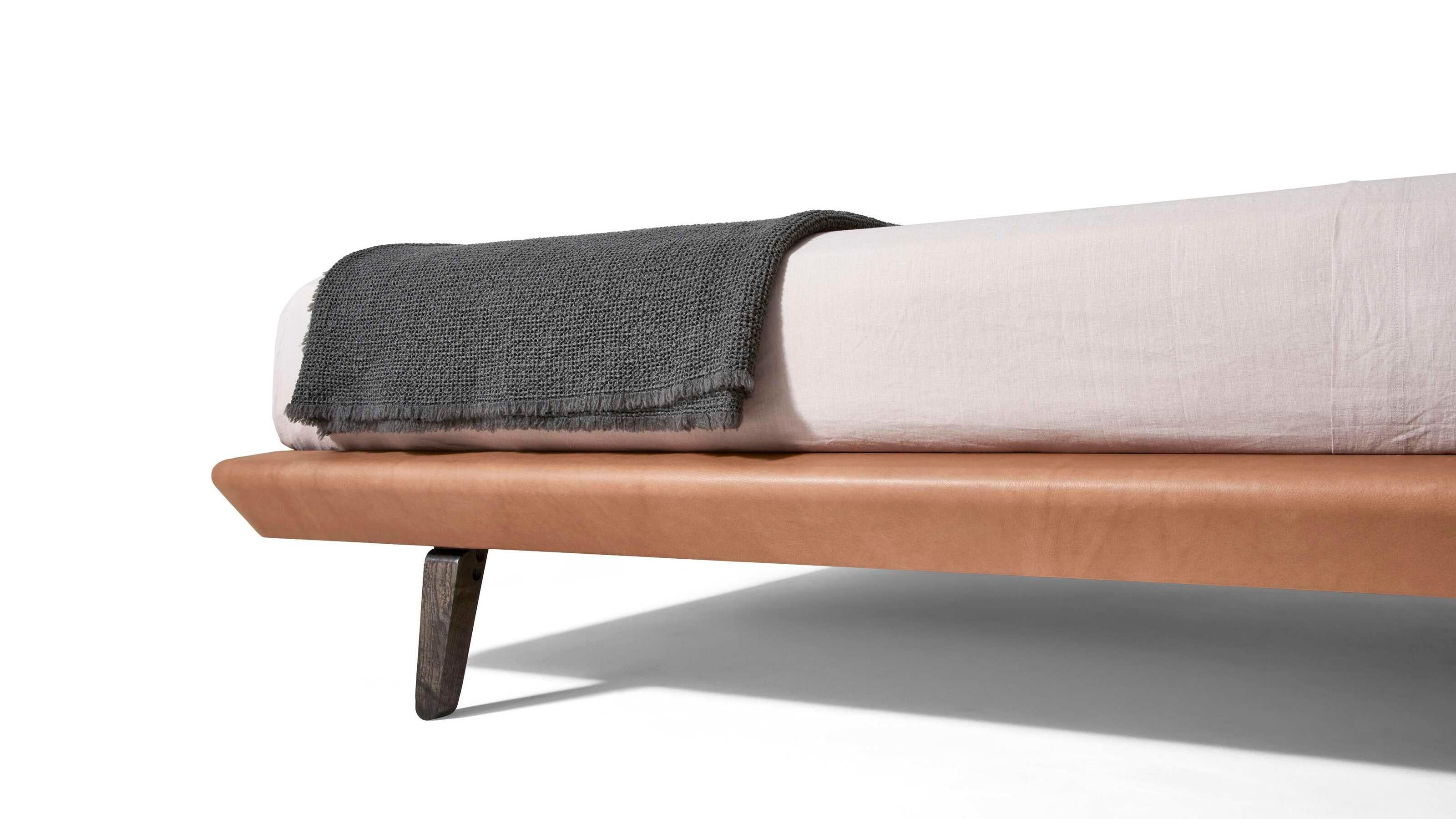Rodolfo Dordoni Set of Three Acute Bed, Wood Bench and Nightstand For Cassina For Sale 7