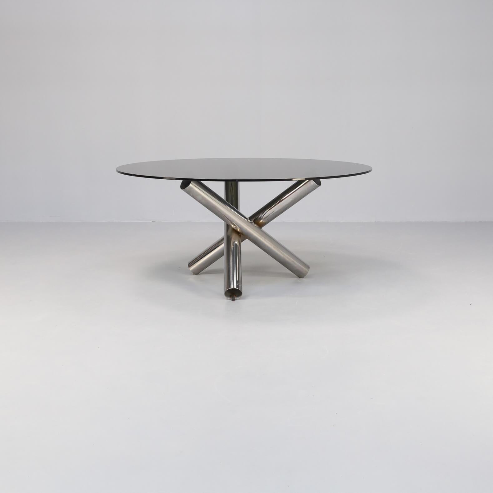 Van Dyck is a table with a bold personality that can bring style and elegance to any setting. A table/sculpture that combines sophisticated structural details with luxury finished table top. The striking base is made of welded 10 cm diameter metal
