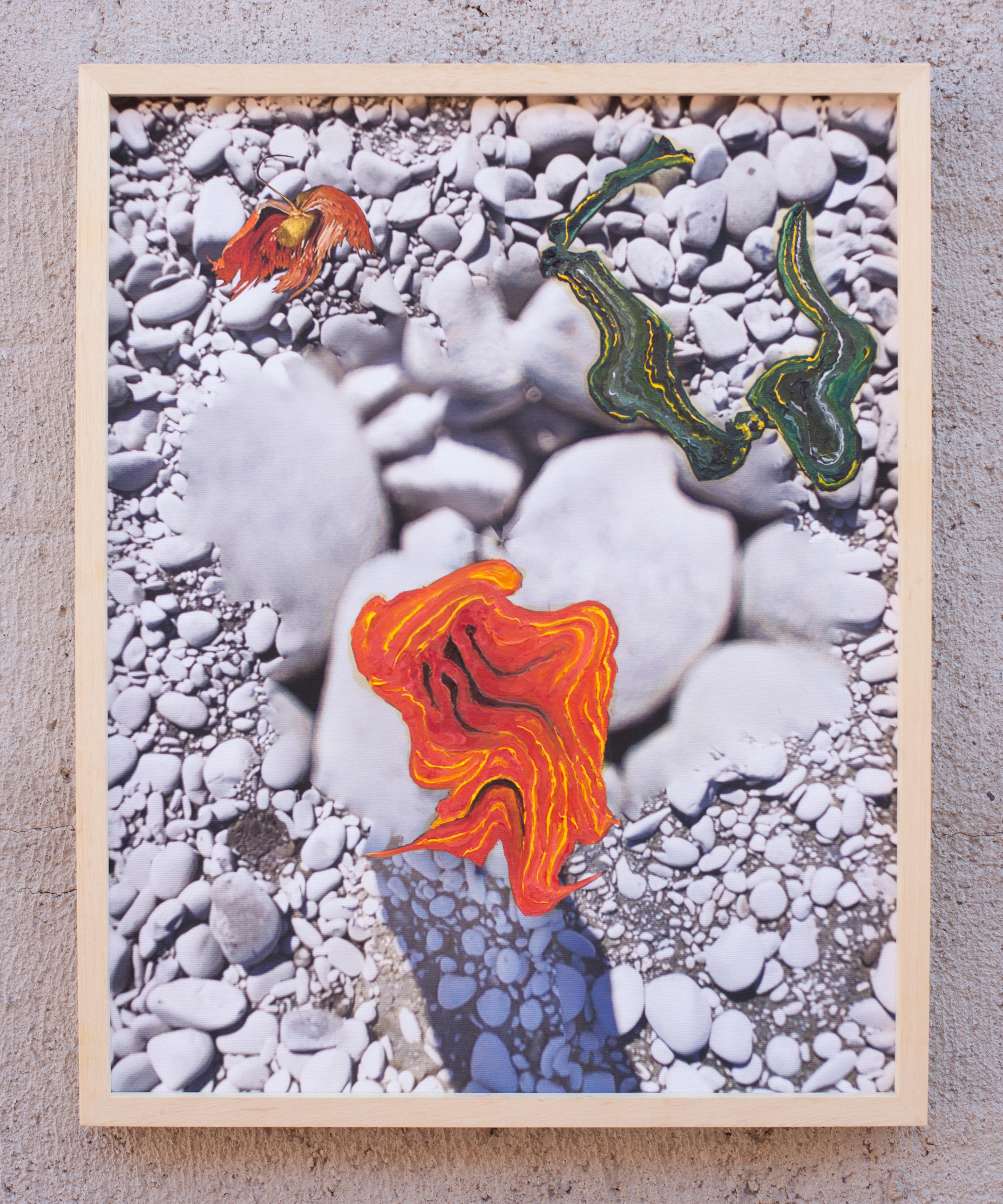 Senza titolo IV, 2024 di Rodrigo Etem
Dalla serie Medium - Screen Time
Tecnica mista (olio, stampa giclée) su tela
Marupá in legno con cornice
Dimensioni della cornice: 52 H. x 41,5 L. x 3 P. cm. 

In questo progetto, che esplora la condizione di