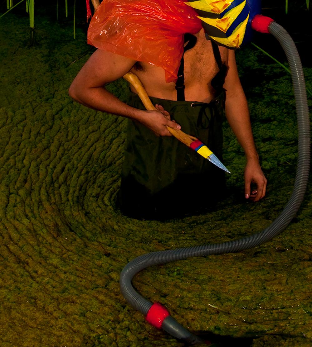 Sin título Aspy-Thor II, De la serie Ser Cosa, Fotografía en color - Color Photograph Negro de RODRIGO ETEM