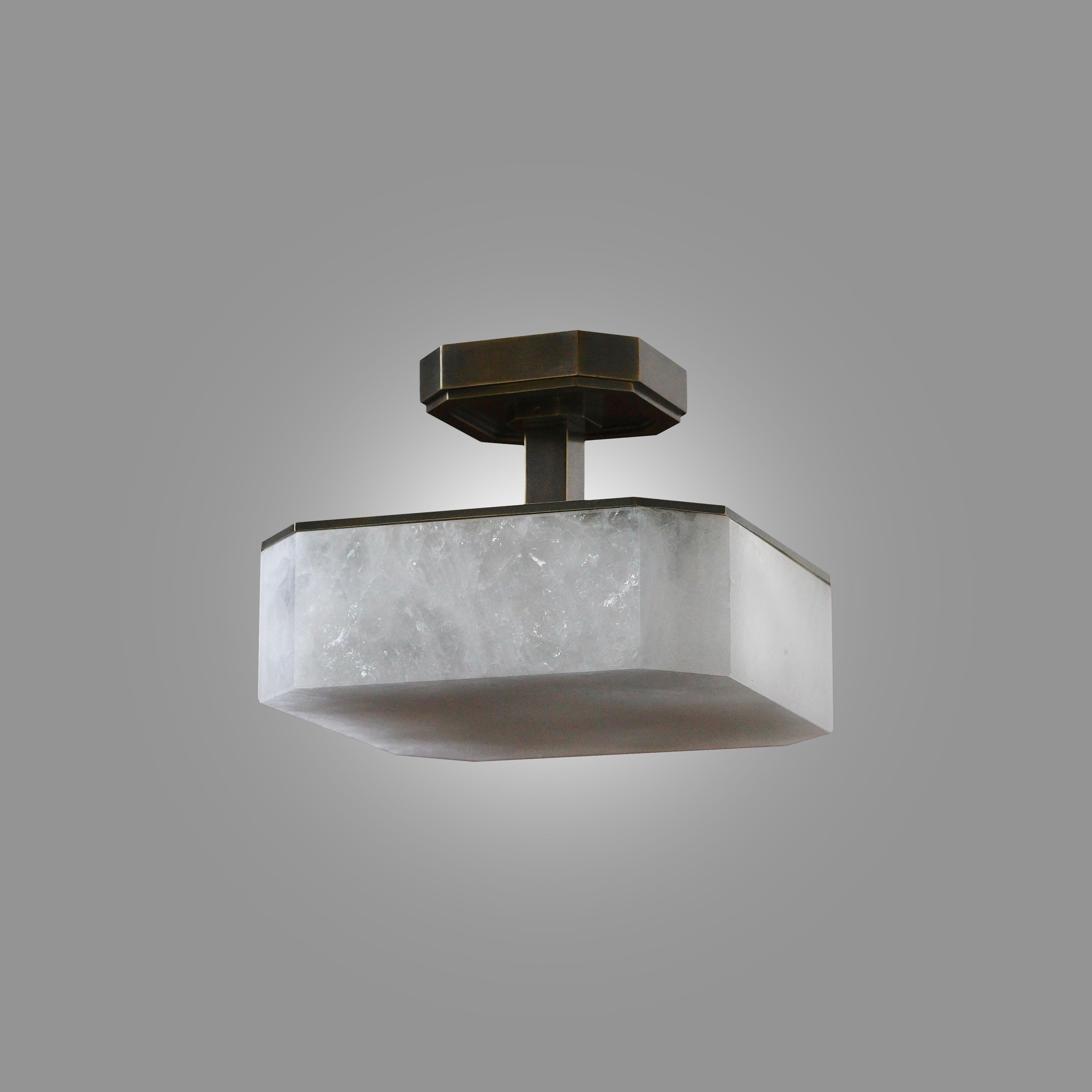 Forma ottagonale intagliata Cristallo semi-incasso, creato da Phoenix  Finitura in ottone invecchiato  Tre prese E12 installate, per un totale di 180w

Finitura in metallo e dimensioni personalizzate su richiesta.

