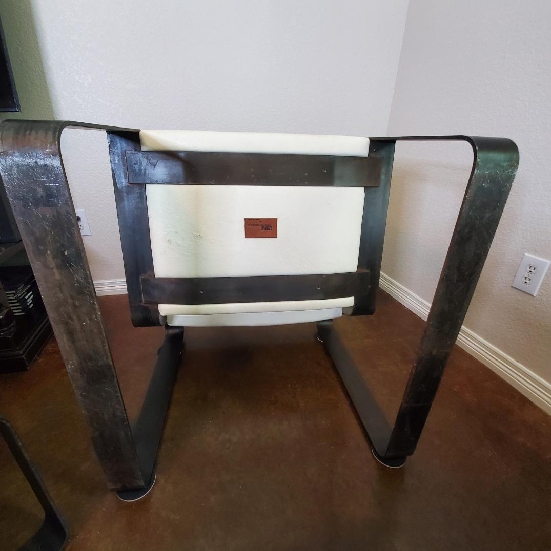 Rogan Objects Chair AND Ottoman in vendita 1