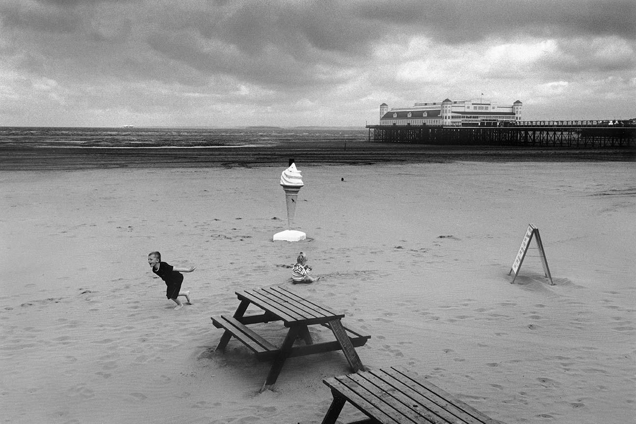 Roger A. Deakins Black and White Photograph - Caught in the rain, Weston Super Mare