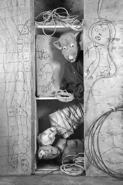 Roger Ballen: „Bound Bound“, Roger der Ratte, Schwarz-Weiß, Tier, Fotografie, Kunst