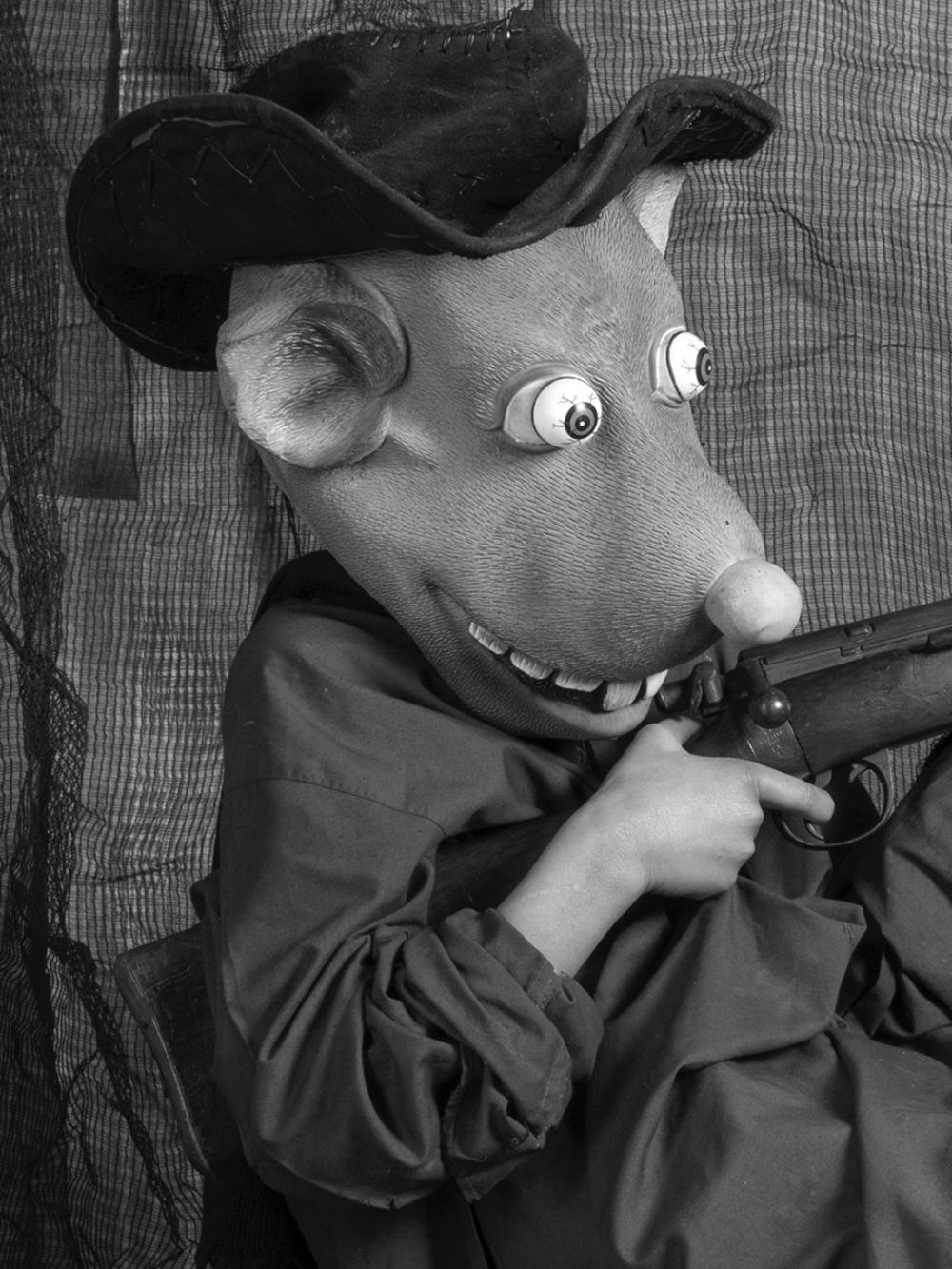 Obiettivo - Roger Ballen, Roger The Rat, Bianco e nero, Animale, Fotografia in vendita 4