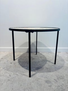 Roger Capron (1922-2006), Tavolino, faience, circa 1960, Francia.
