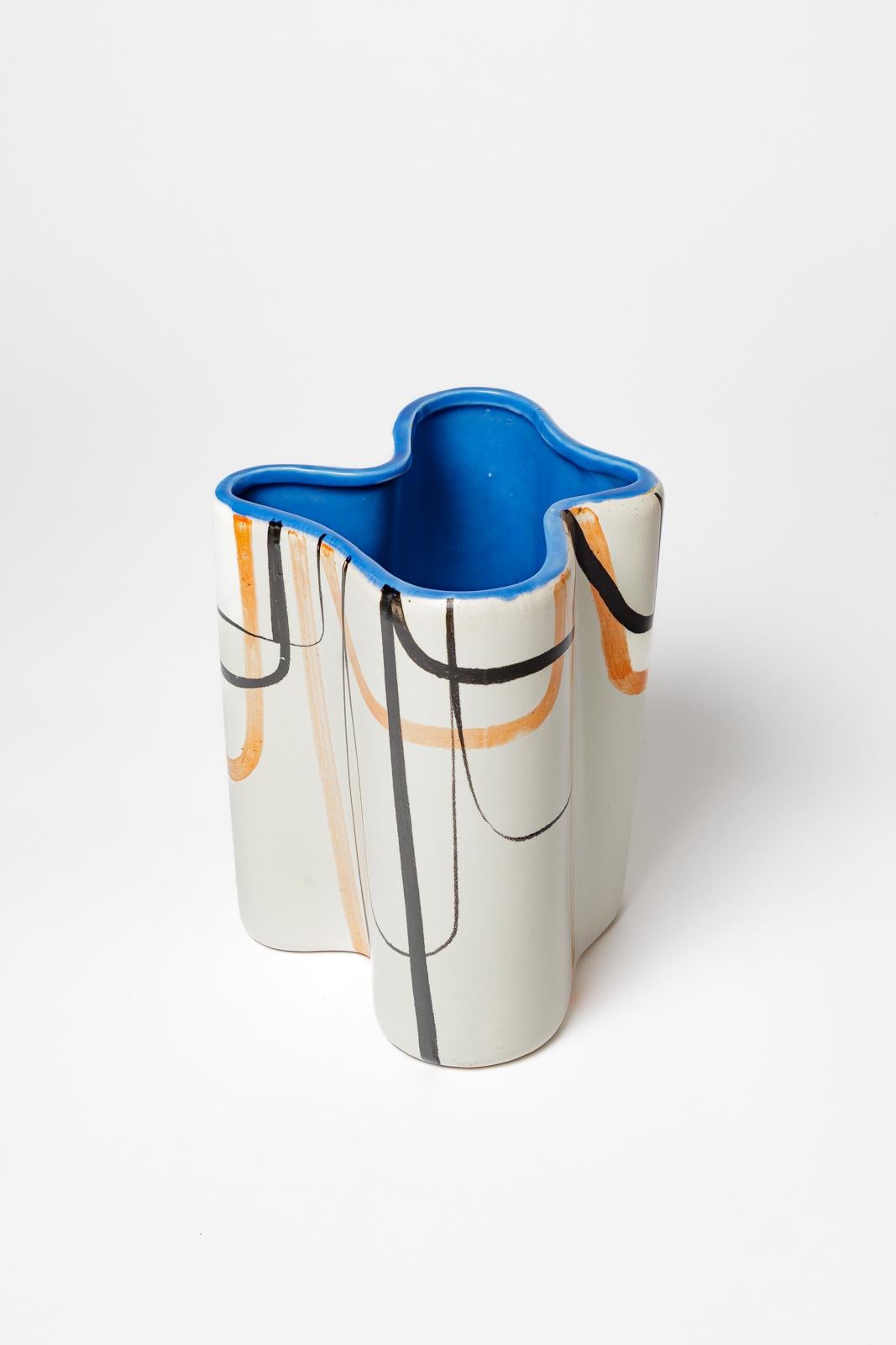 Ceramica Roger Capron Vaso in ceramica bianca e blu di design del XX secolo 