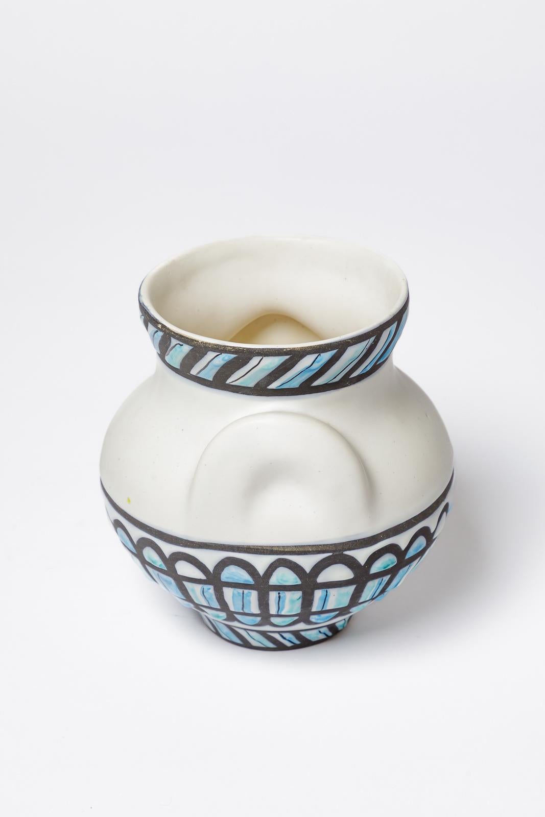 Ceramica Roger Capron Vaso in ceramica bianco e blu del XX secolo oreilles Vallauris in vendita