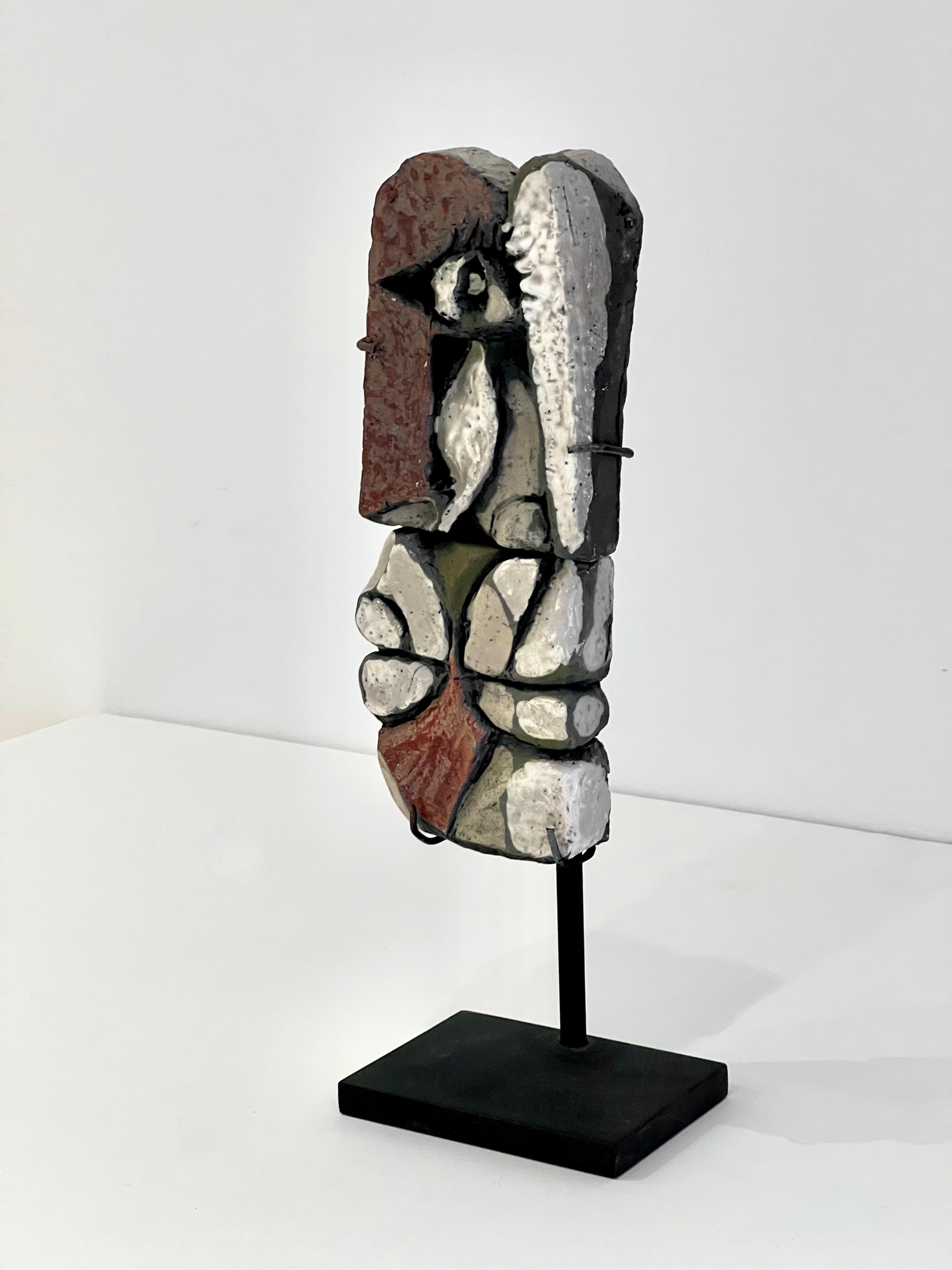 Abstrakte Keramik-Skulptur auf Ständer von Roger Capron (Französisch) im Angebot