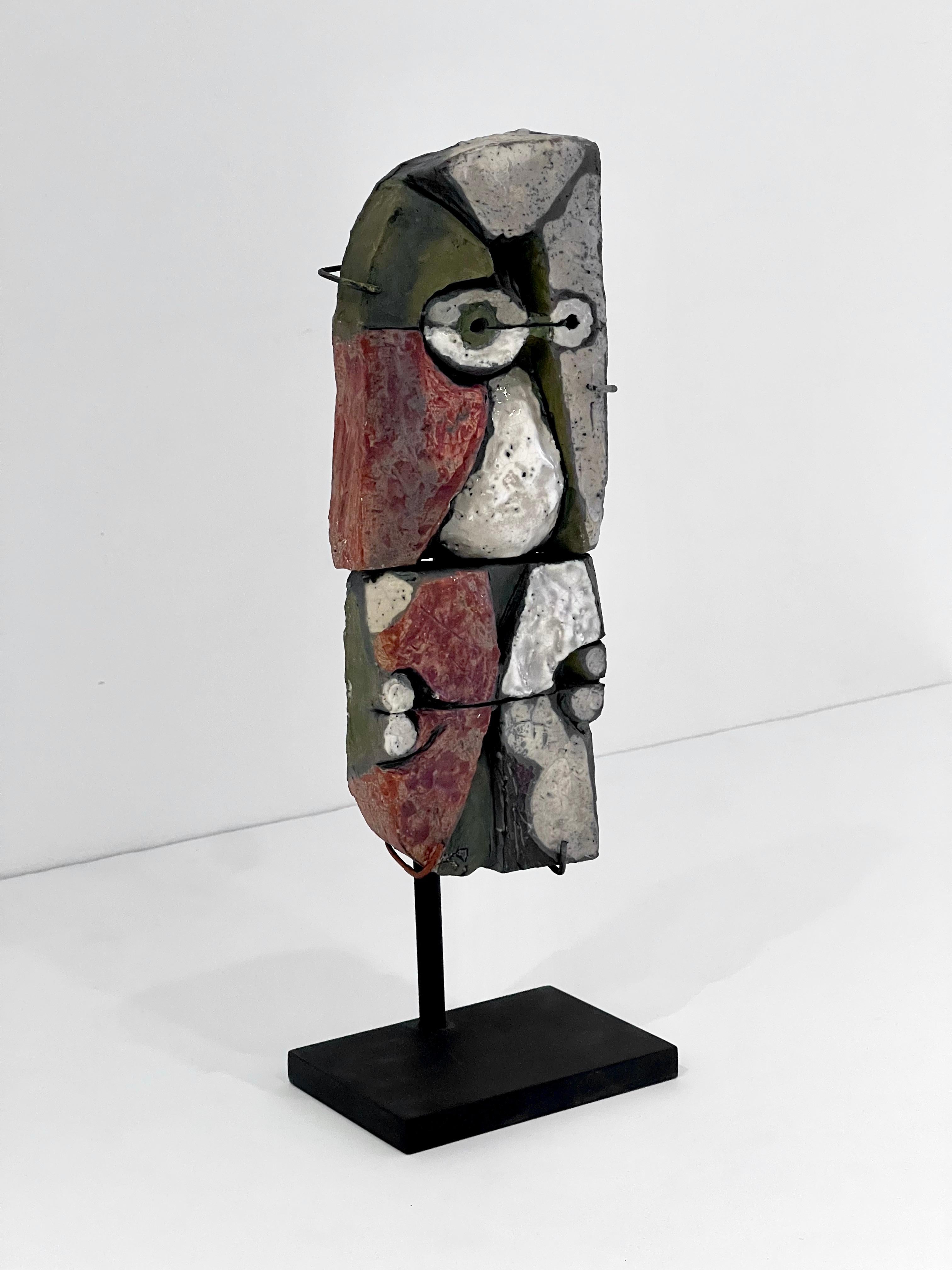 Abstrakte Keramik-Skulptur auf Ständer von Roger Capron (Französisch) im Angebot