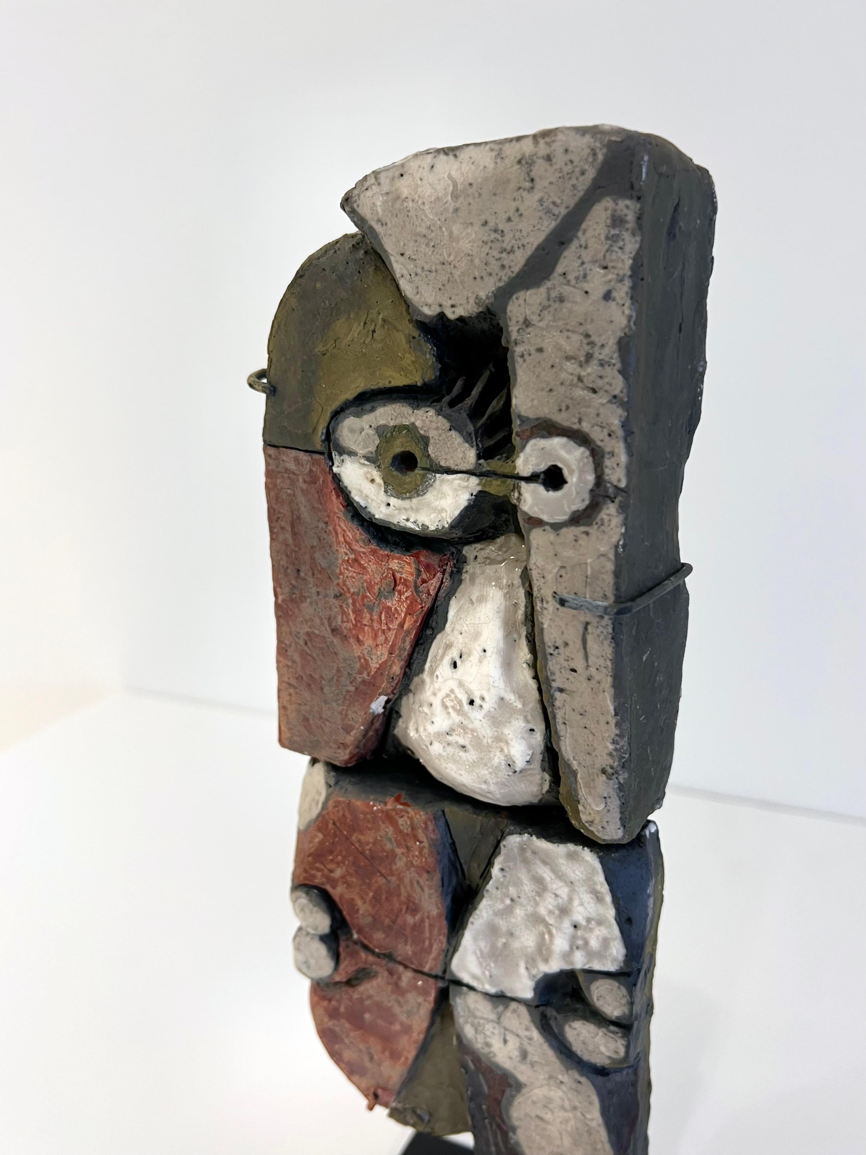 Abstrakte Keramik-Skulptur auf Ständer von Roger Capron (20. Jahrhundert) im Angebot