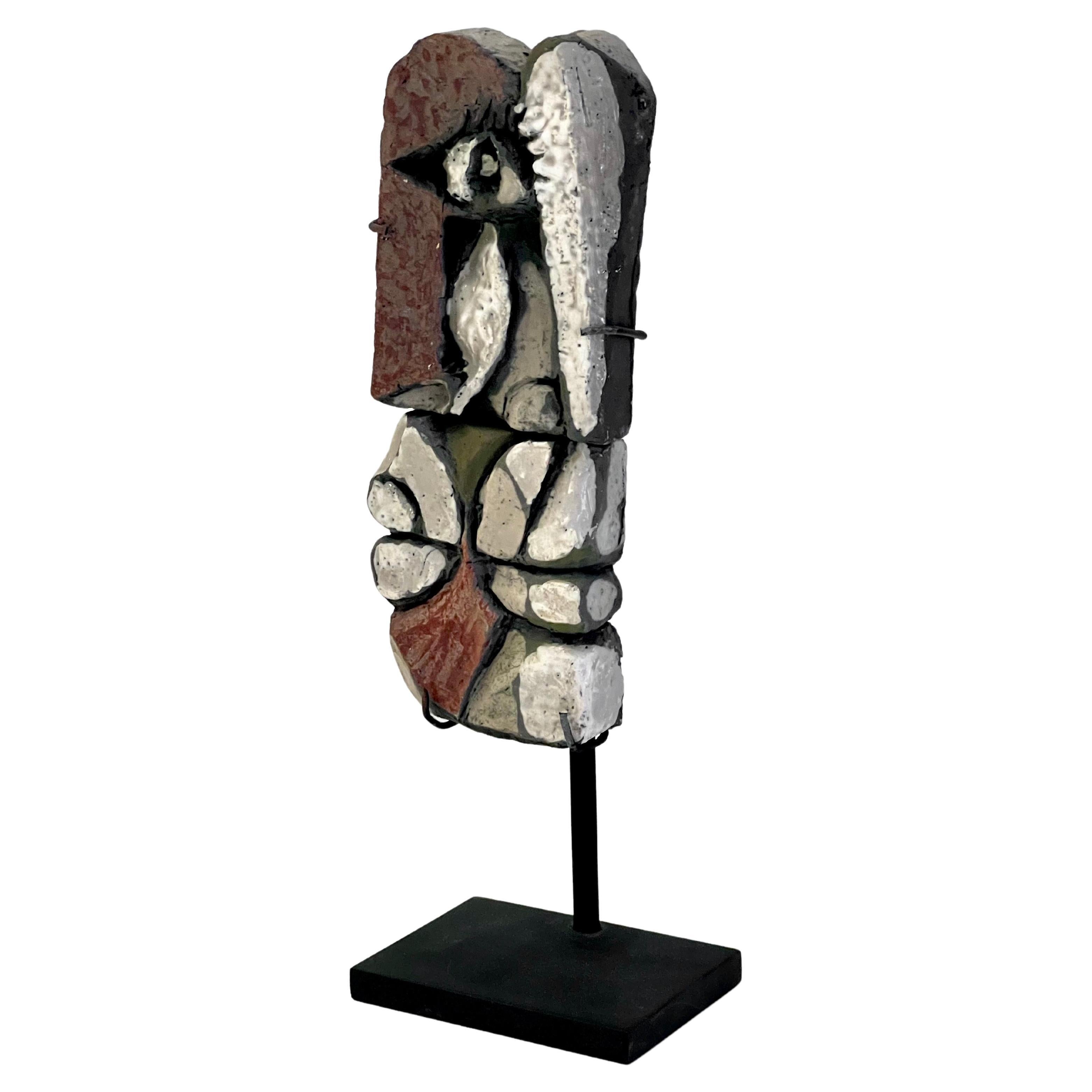 Abstrakte Keramik-Skulptur auf Ständer von Roger Capron