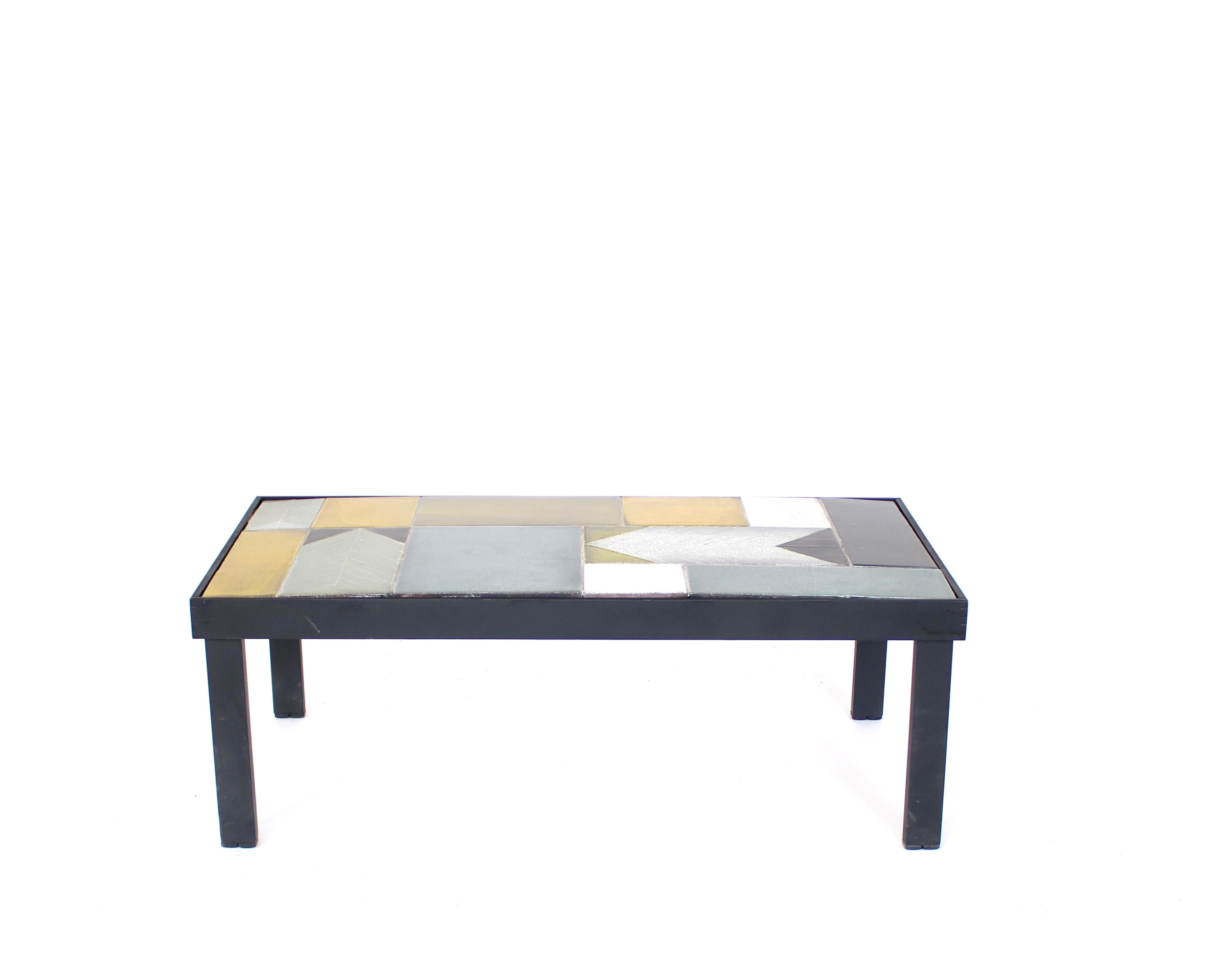 Français Roger Capron Table basse ou d'appoint en céramique abstraite Vallauris, France