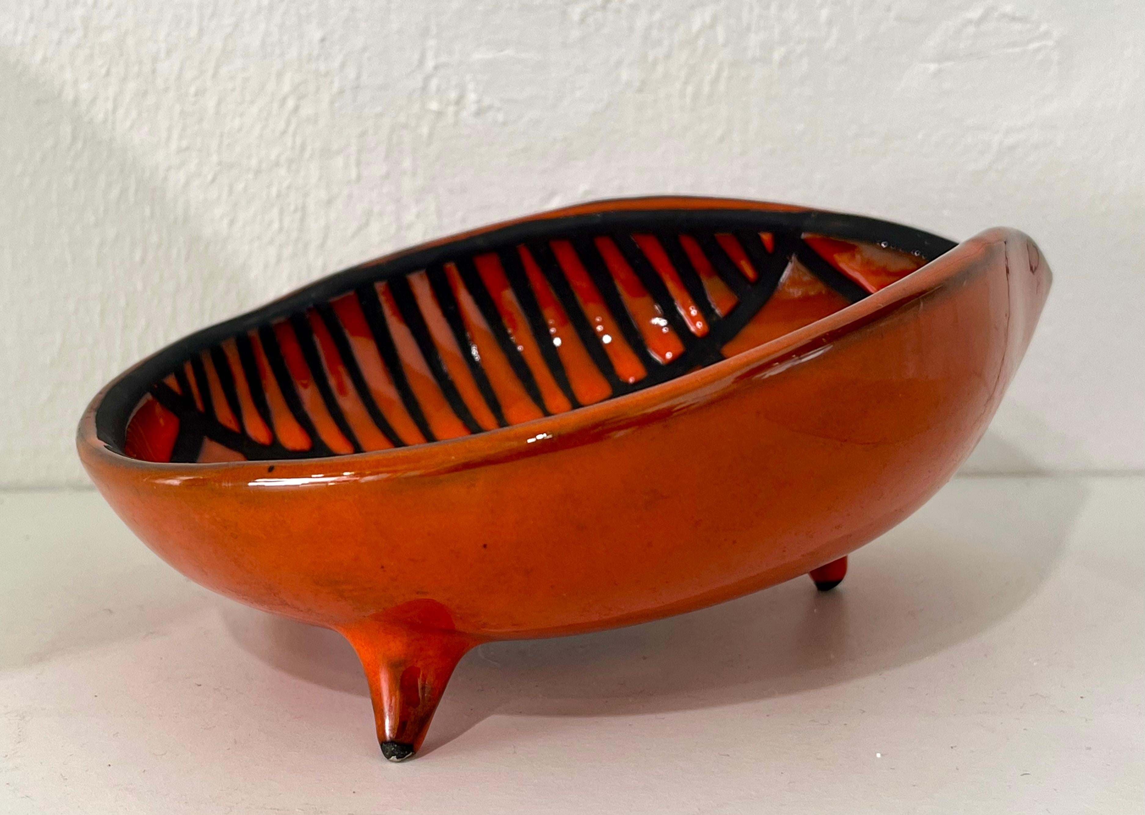Roger Capron : Ciotola a tripode nera e rossa in ceramica smaltata, circa 1950 in vendita 2