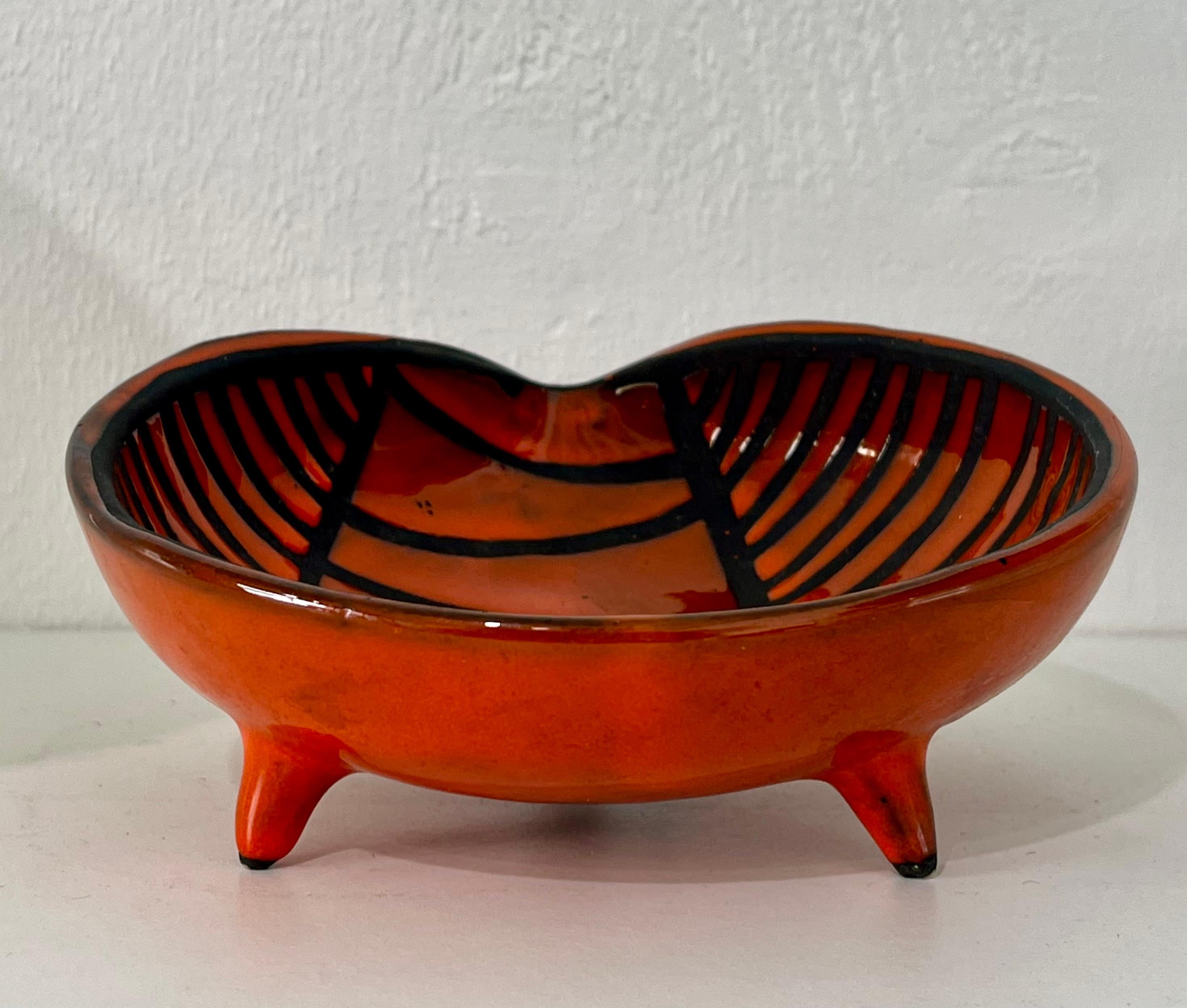Roger Capron : Ciotola a tripode nera e rossa in ceramica smaltata, circa 1950 in vendita 4