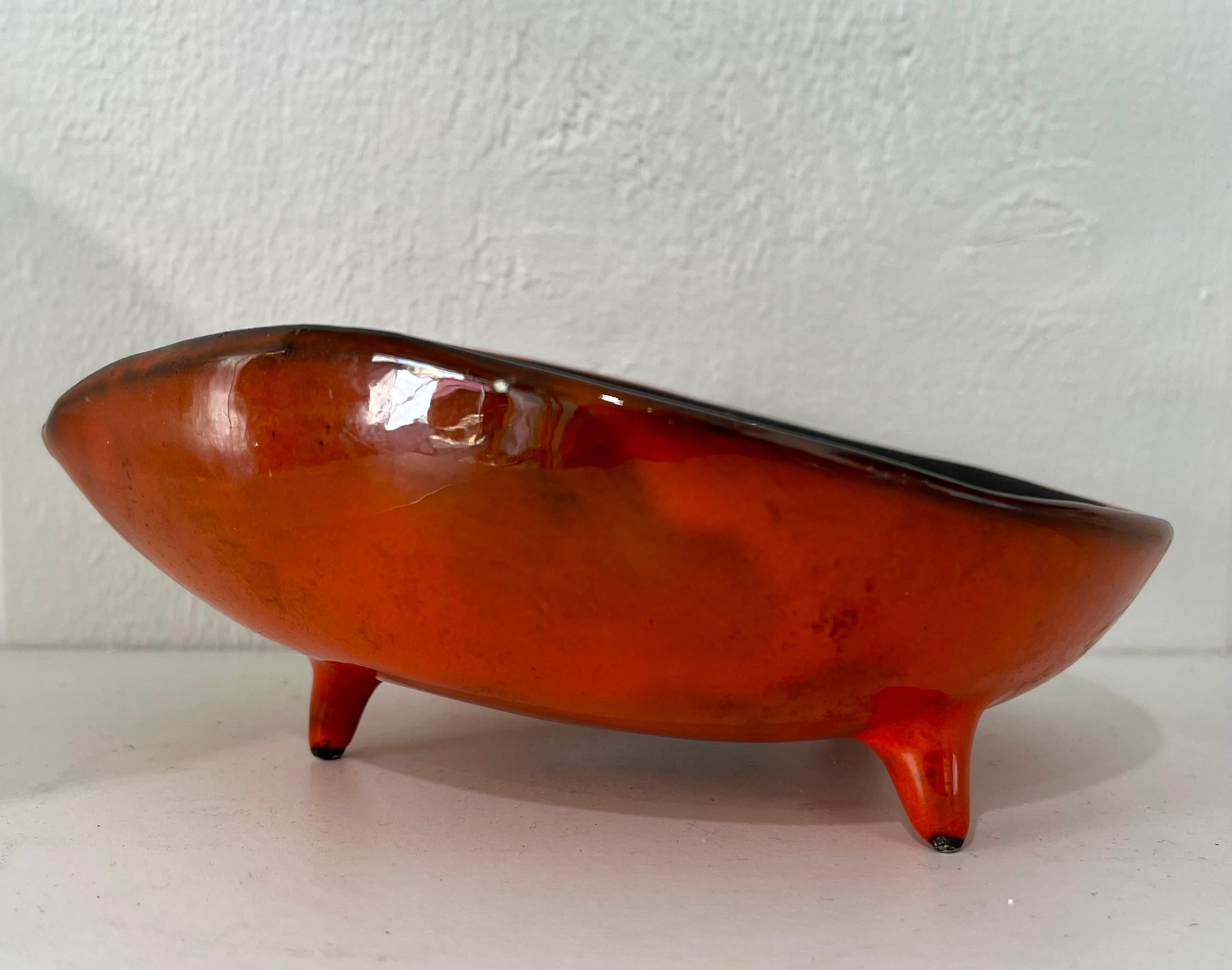 Smaltato Roger Capron : Ciotola a tripode nera e rossa in ceramica smaltata, circa 1950 in vendita