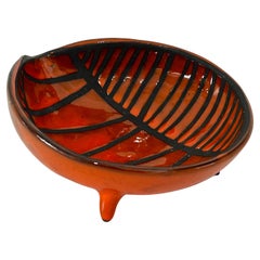 Roger Capron : Black and red tripod bowl in enameled ceramic, circa 1950