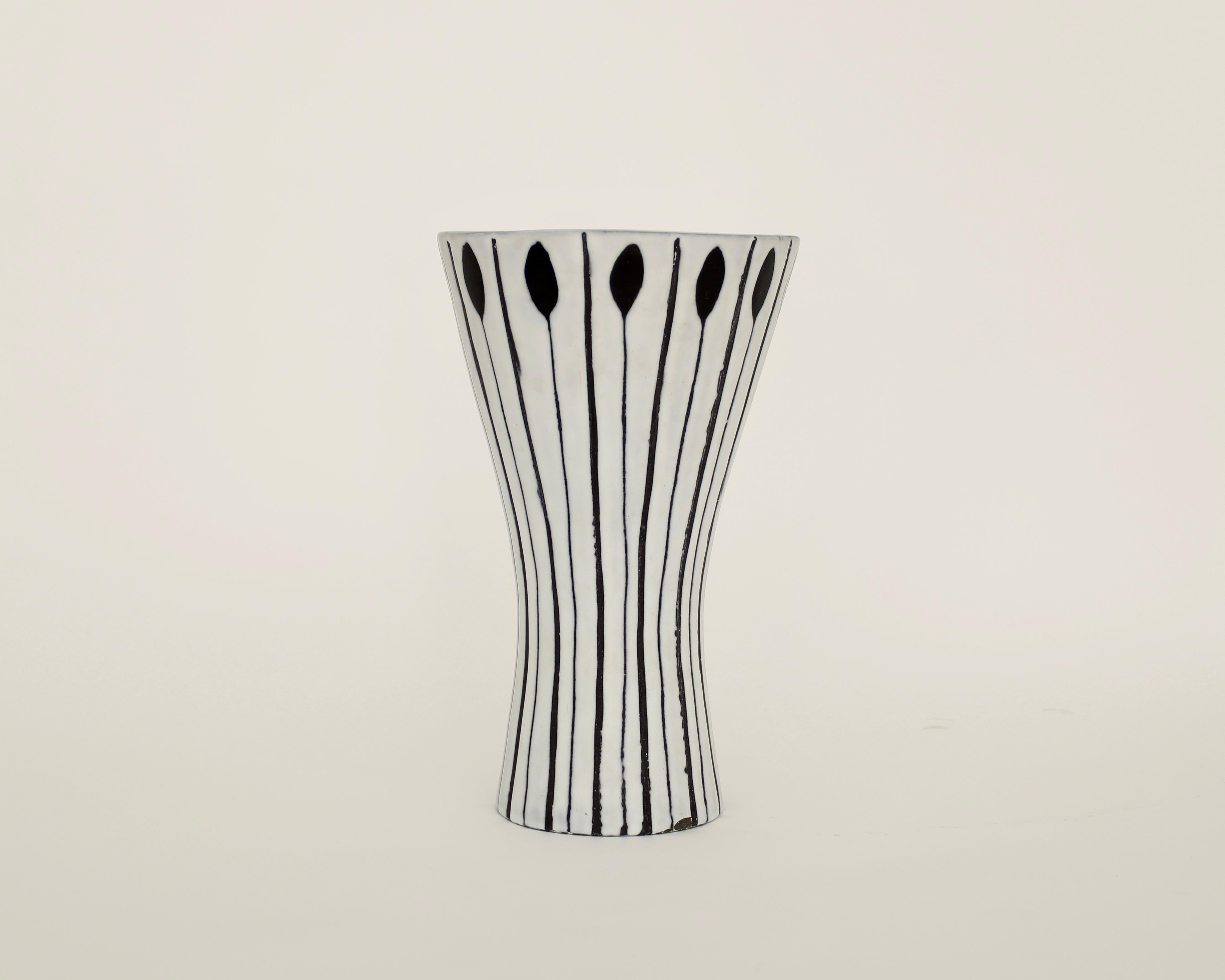 French master ceramic artist Roger Capron ceramic white and black vase with the motif of lances or arrows. Vases with this motif were executed circa 1957 and are pictured in the book on p 68 “Roger Capron Ceramiste”.
Measures: 12.5” height x 7.5”