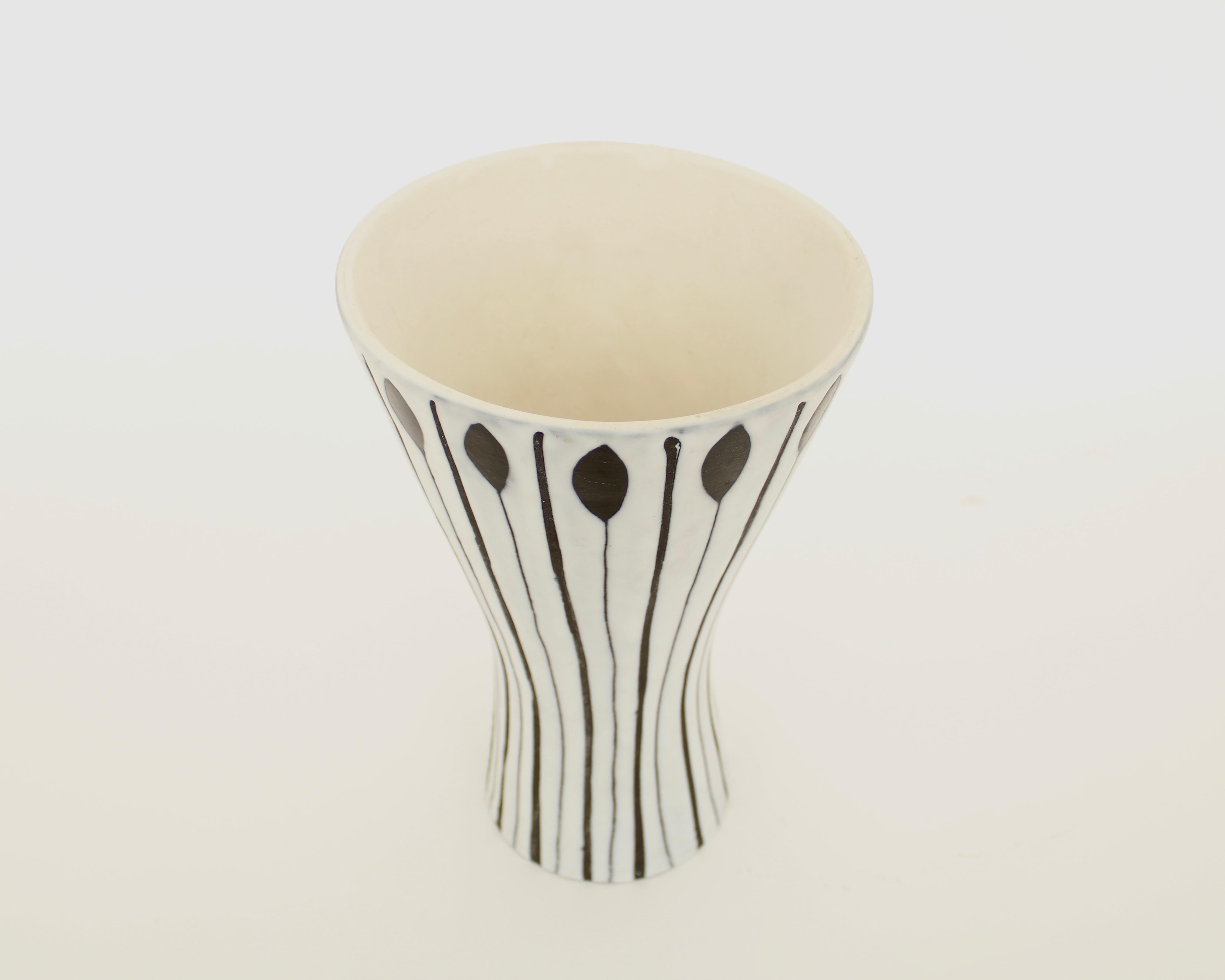 Mid-Century Modern Roger Capron Black and White Ceramic Vase Lance or Arrow Motif, circa 1957